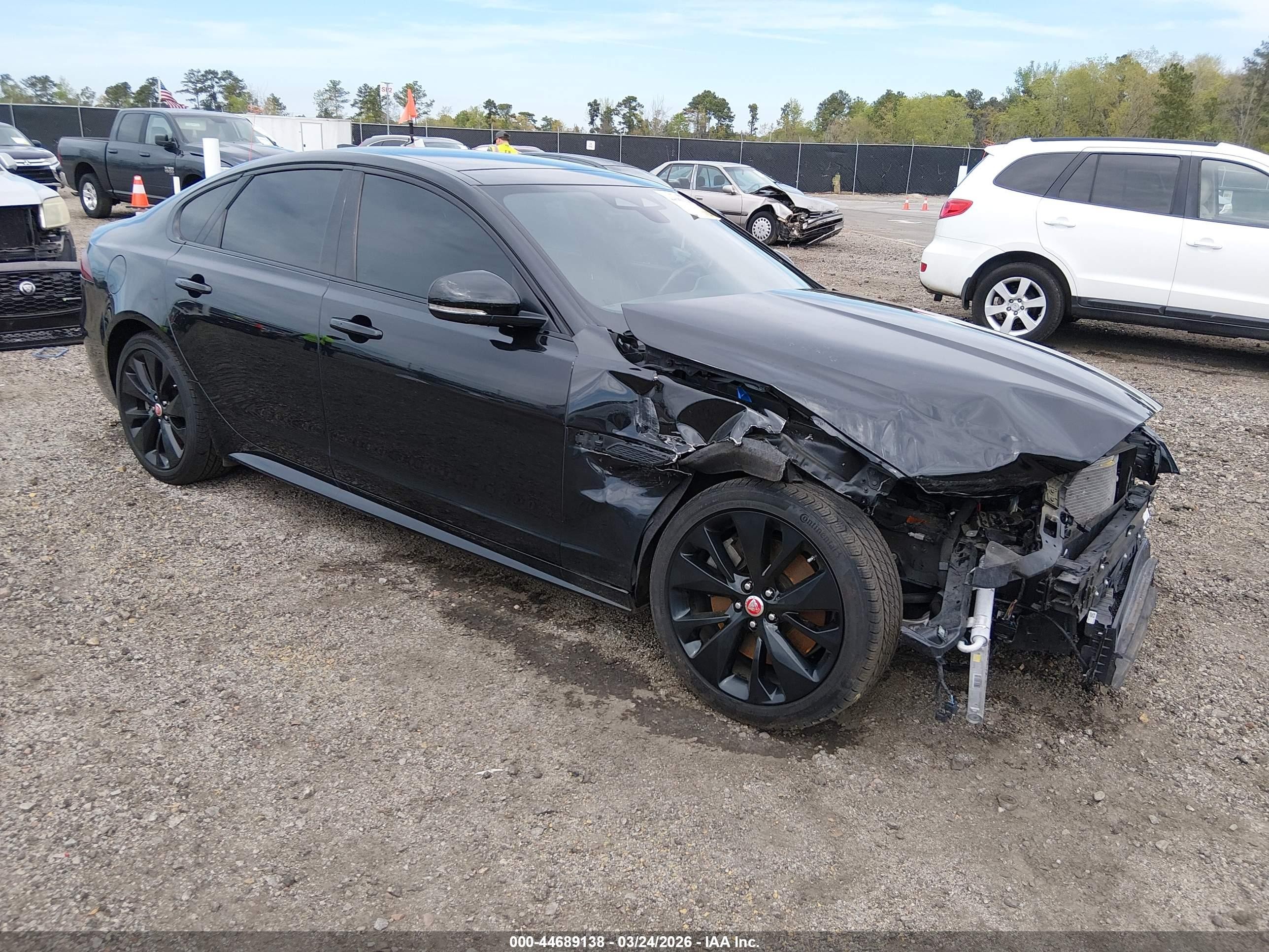 2022 Jaguar XF R-Dynamic SE, VIN SAJBL4GX6NCY91073 — Front end