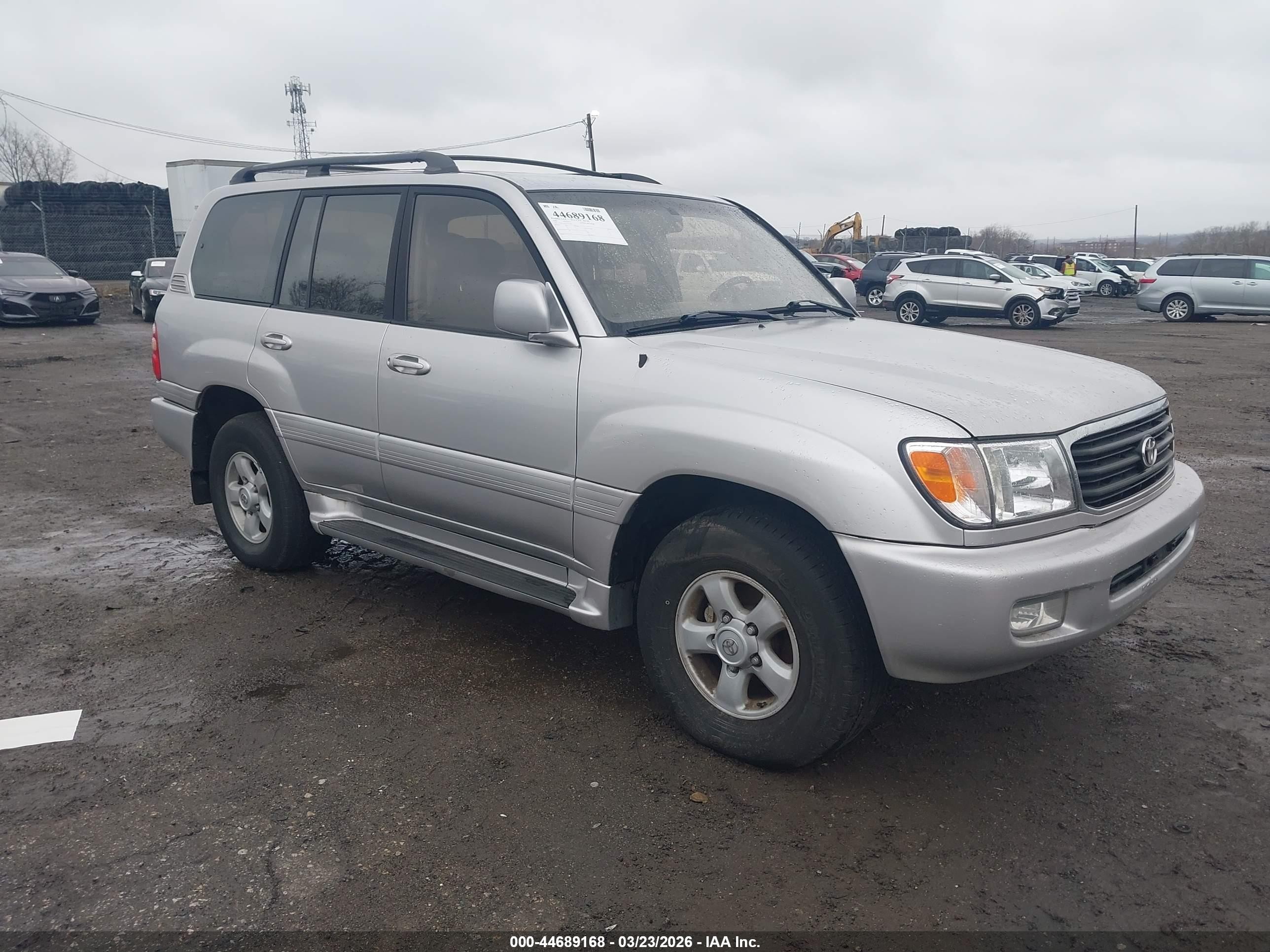 2000 Toyota Land Cruiser, VIN JT3HT05J7Y0118364 — Normal wear