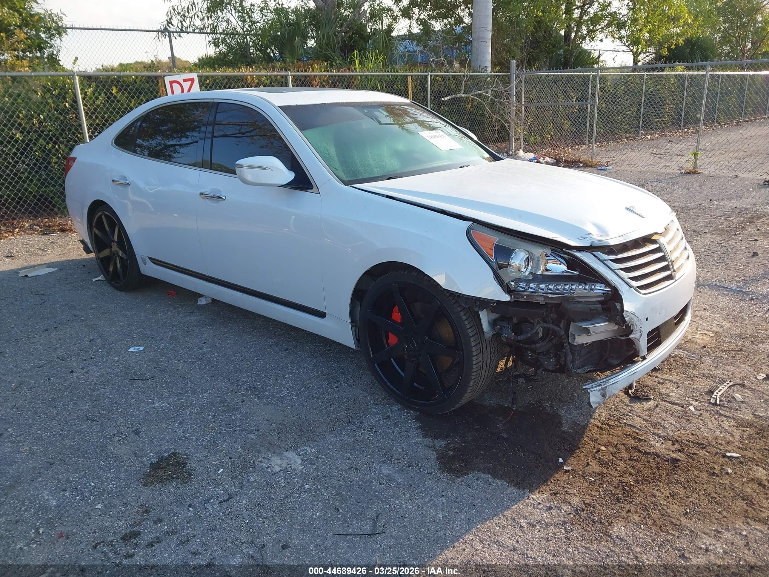 2014 Hyundai Equus Signature, VIN KMHGH4JH3EU089609 — Front end