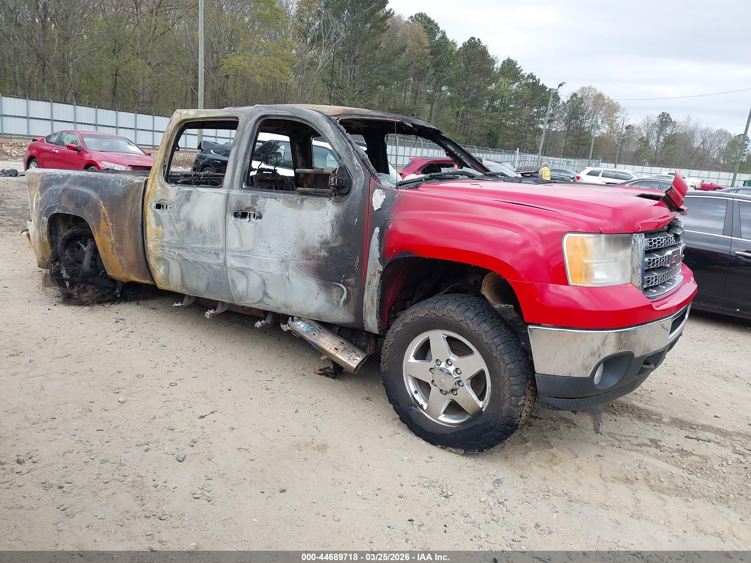 2012 GMC Sierra 2500HD SLE, VIN 1GT120C8XCF229478 — Burn