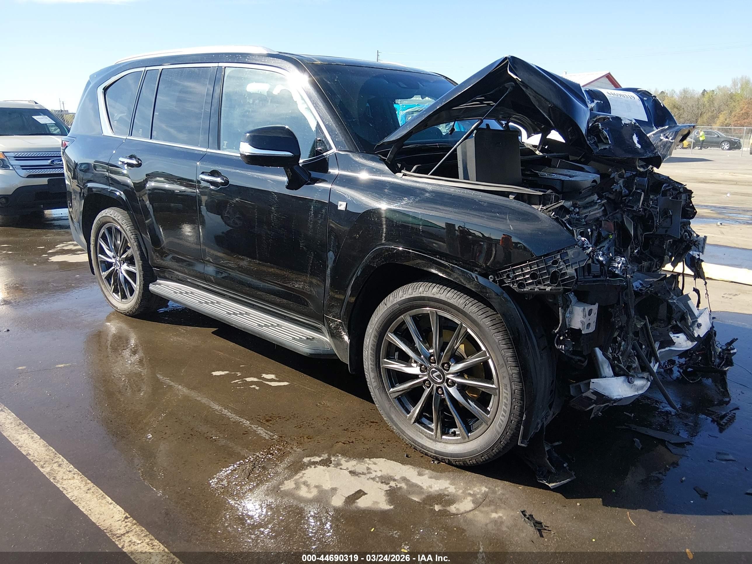 2024 Lexus LX 600 F Sport, VIN JTJMB7CX6R4042110 — Перед