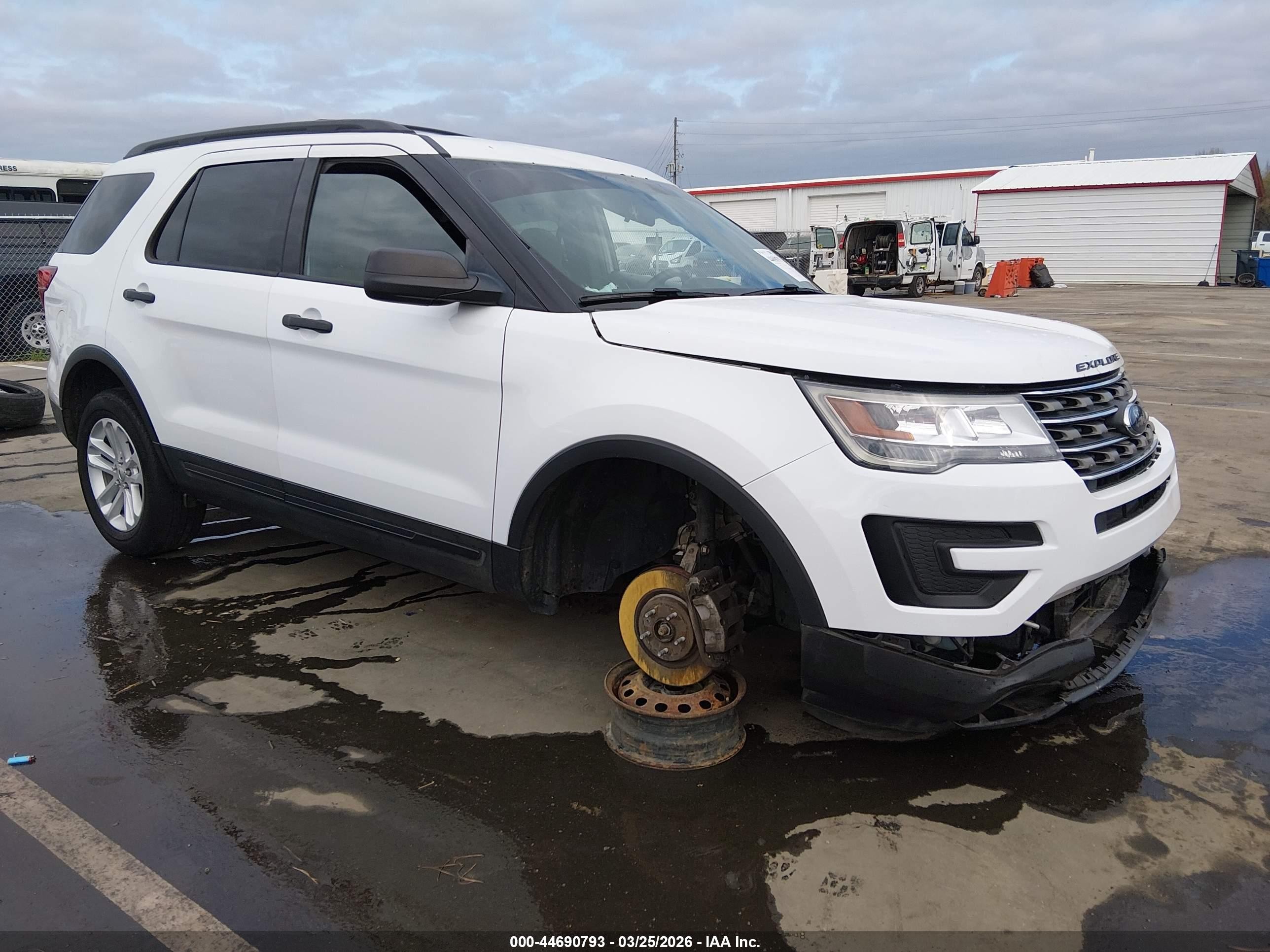 2017 Ford Explorer, VIN 1FM5K7BH3HGC17598 — Front end