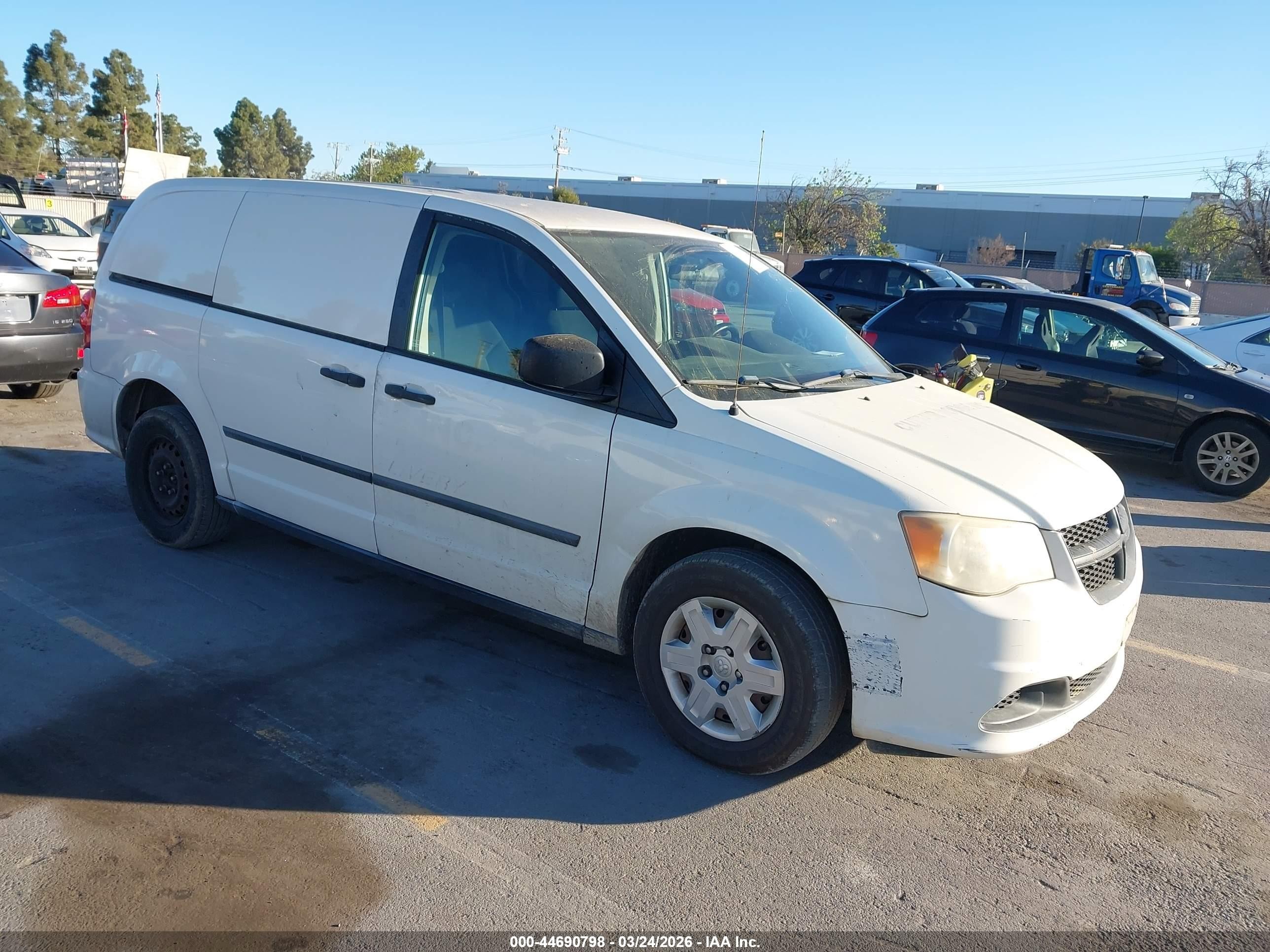 2013 Ram Cargo Van Tradesman, VIN 2C4RRGAG6DR507711 — Front end