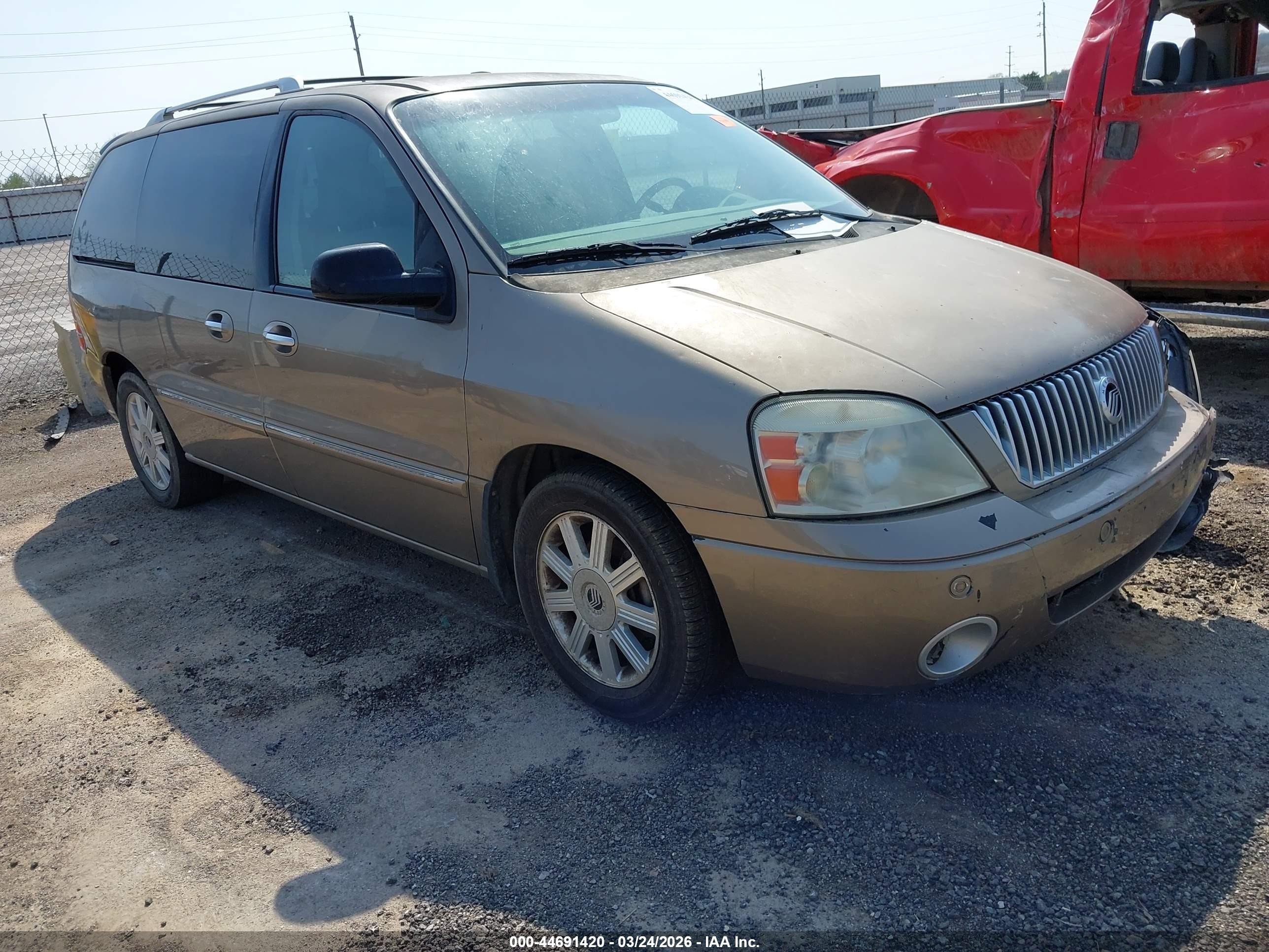 2006 Mercury Monterey Luxury, VIN 2MRDA22226BJ02123 — Front end