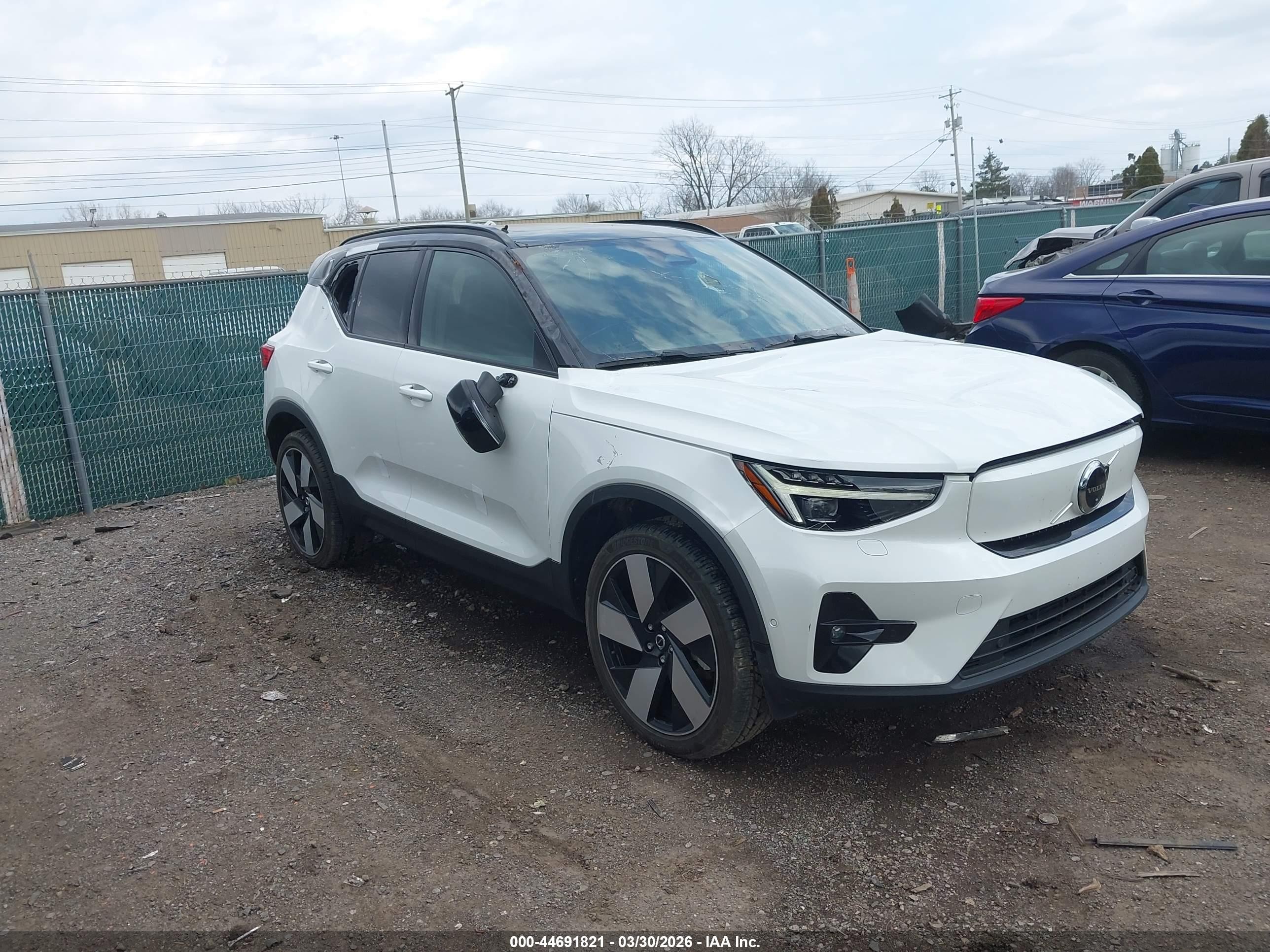 2023 Volvo XC40 Ultimate, VIN YV4ED3UM2P2082317 — Storm