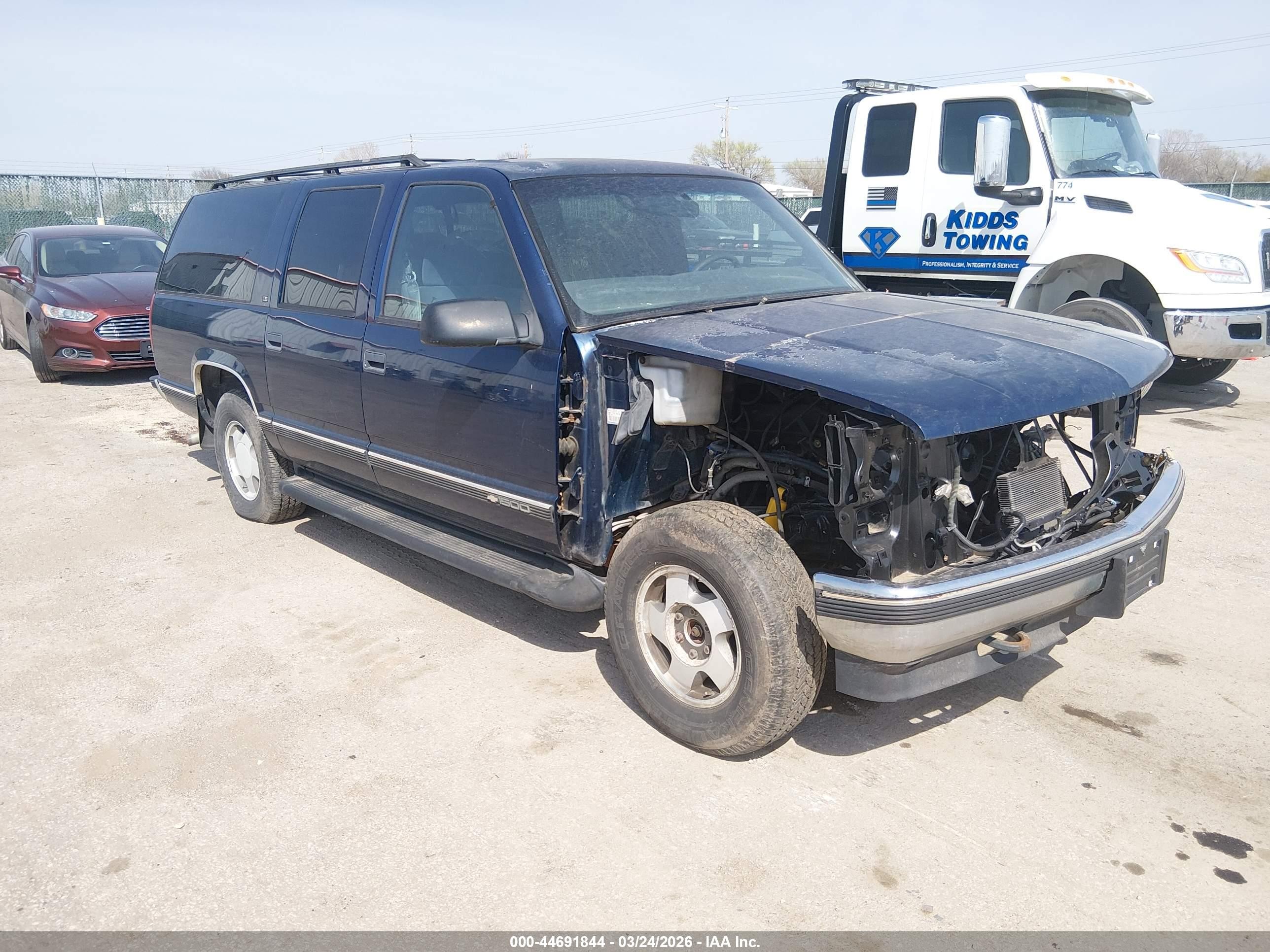 1997 Chevrolet Suburban, VIN 3GNFK16R2VG189406 — Normal wear