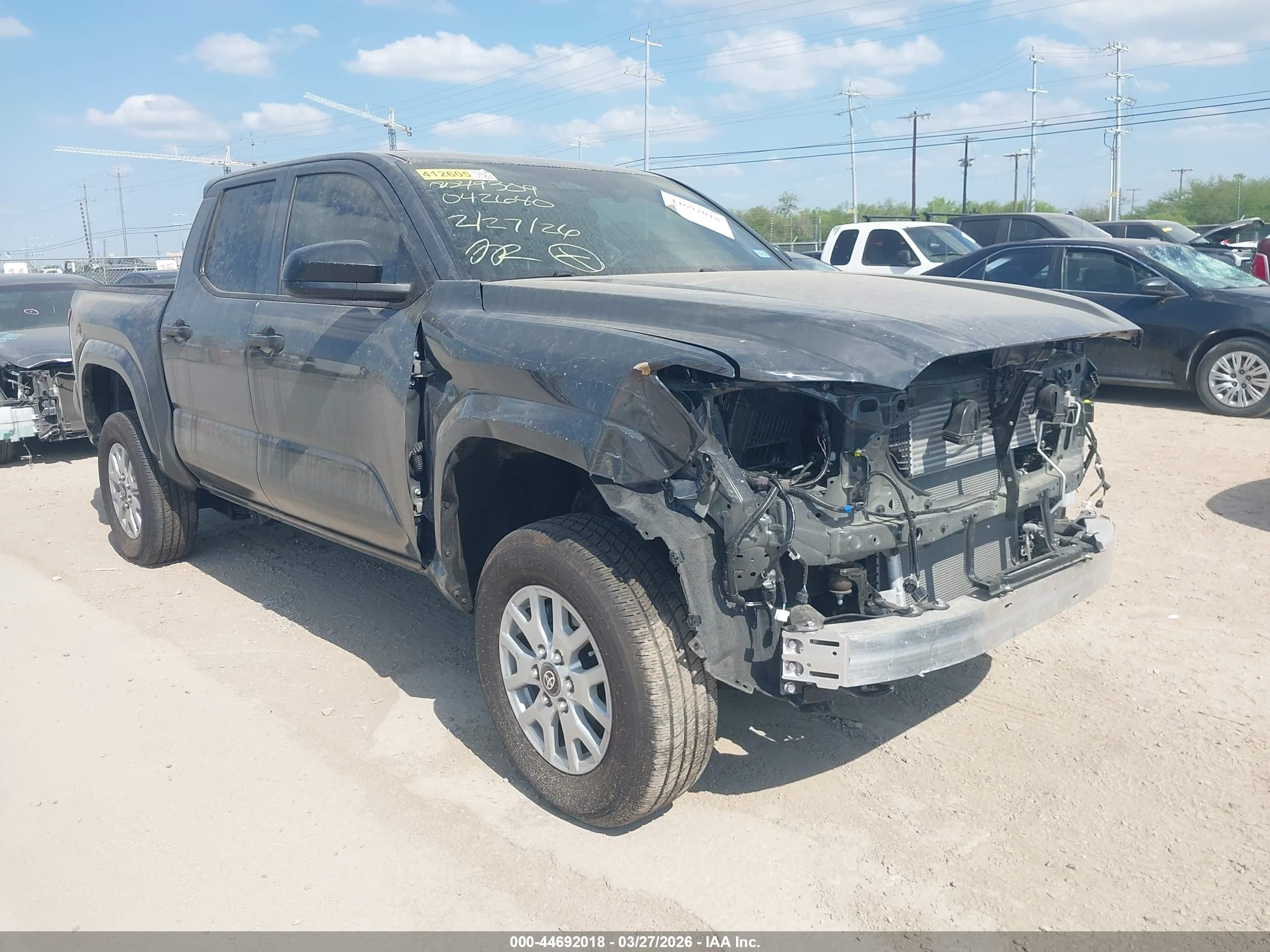 2026 Toyota Tacoma SR, VIN 3TYKD5HN2TT042640 — Перед