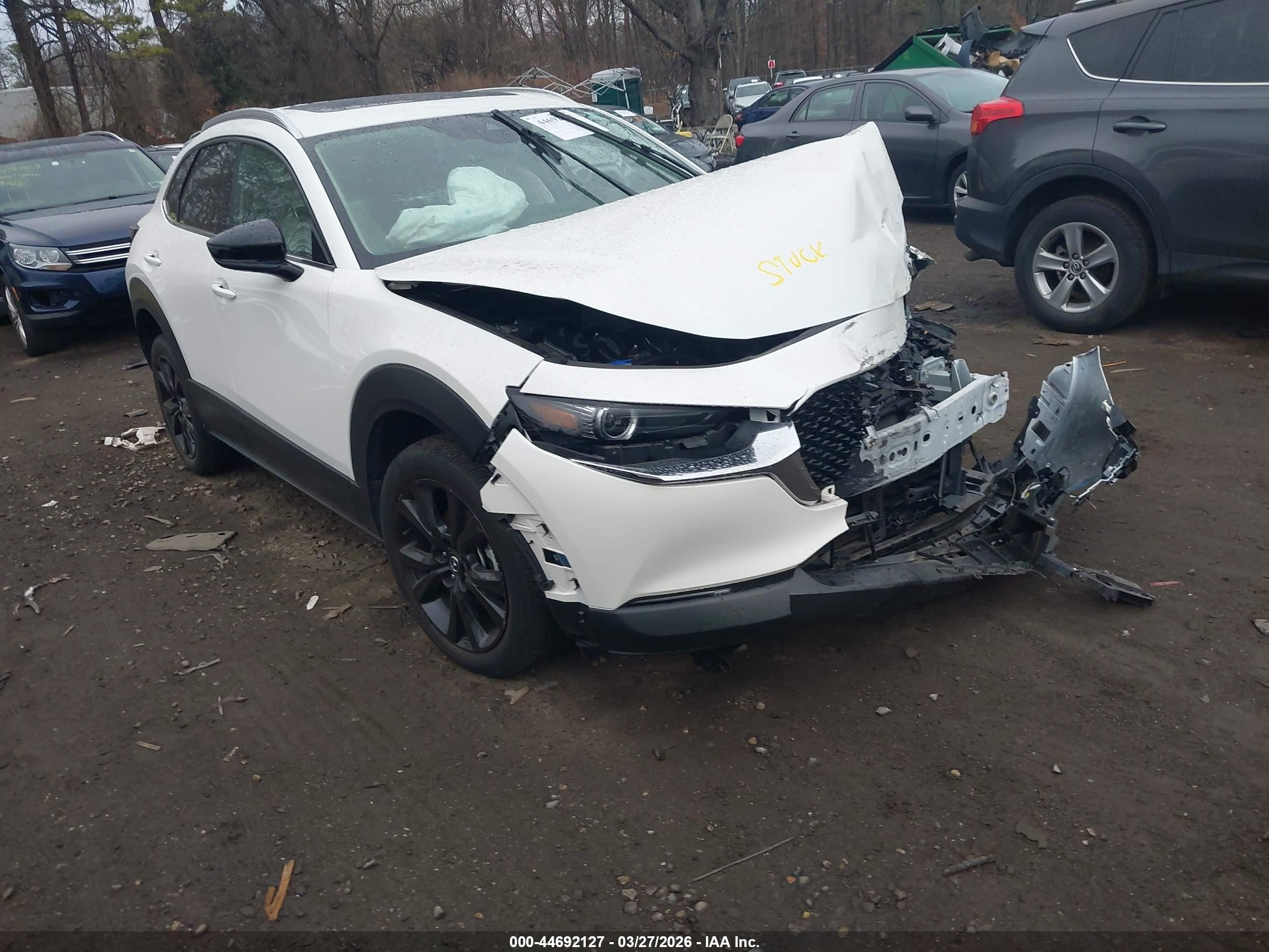2022 Mazda CX-30 Premium, VIN 3MVDMBDY1NM435890 — Front end