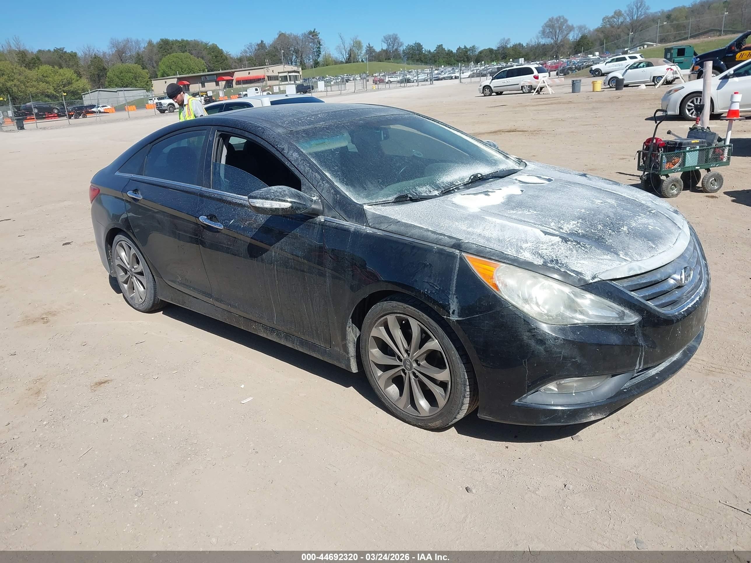 2014 Hyundai Sonata Limited, VIN 5NPEC4AB0EH843517 — Engine fire