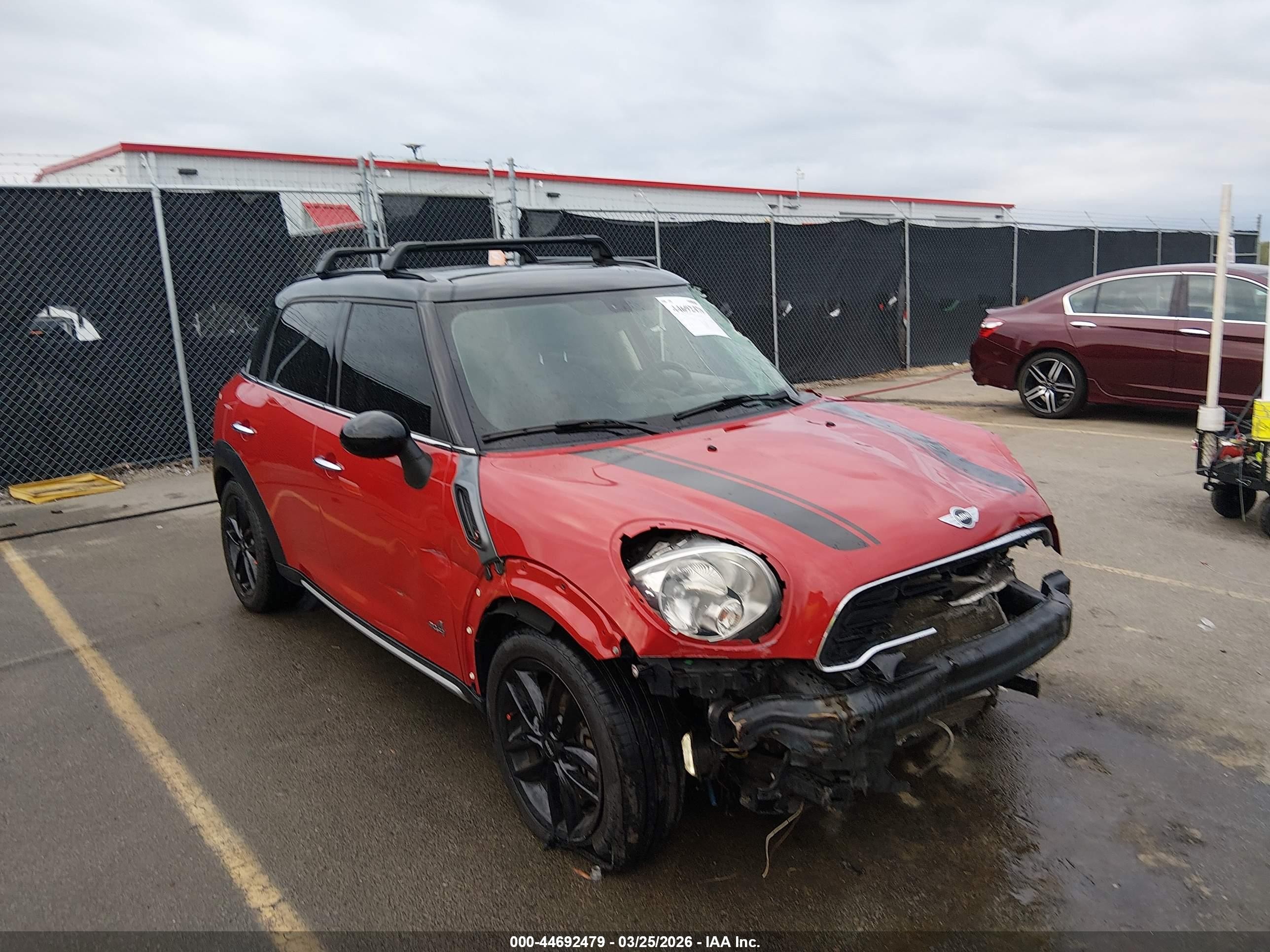 2015 MINI Countryman S, VIN WMWZC5C5XFWP45862 — Side