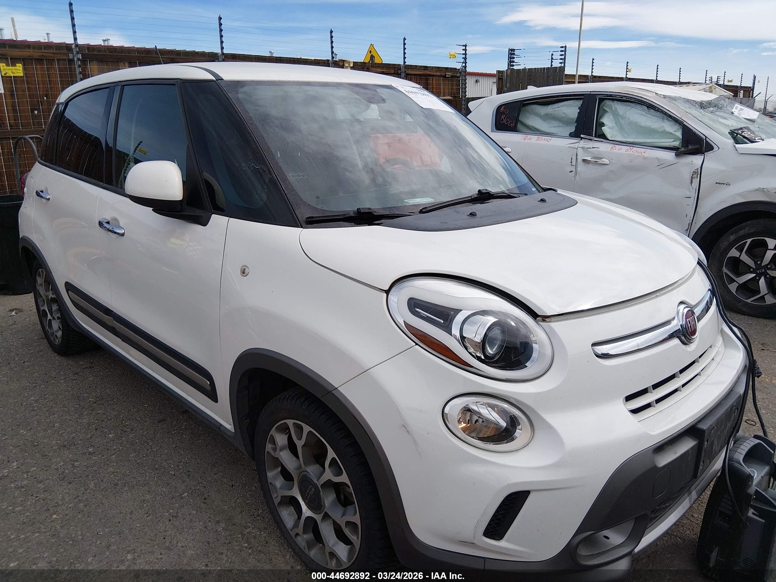 2015 FIAT 500L Trekking, VIN ZFBCFADH6FZ036428 — Side