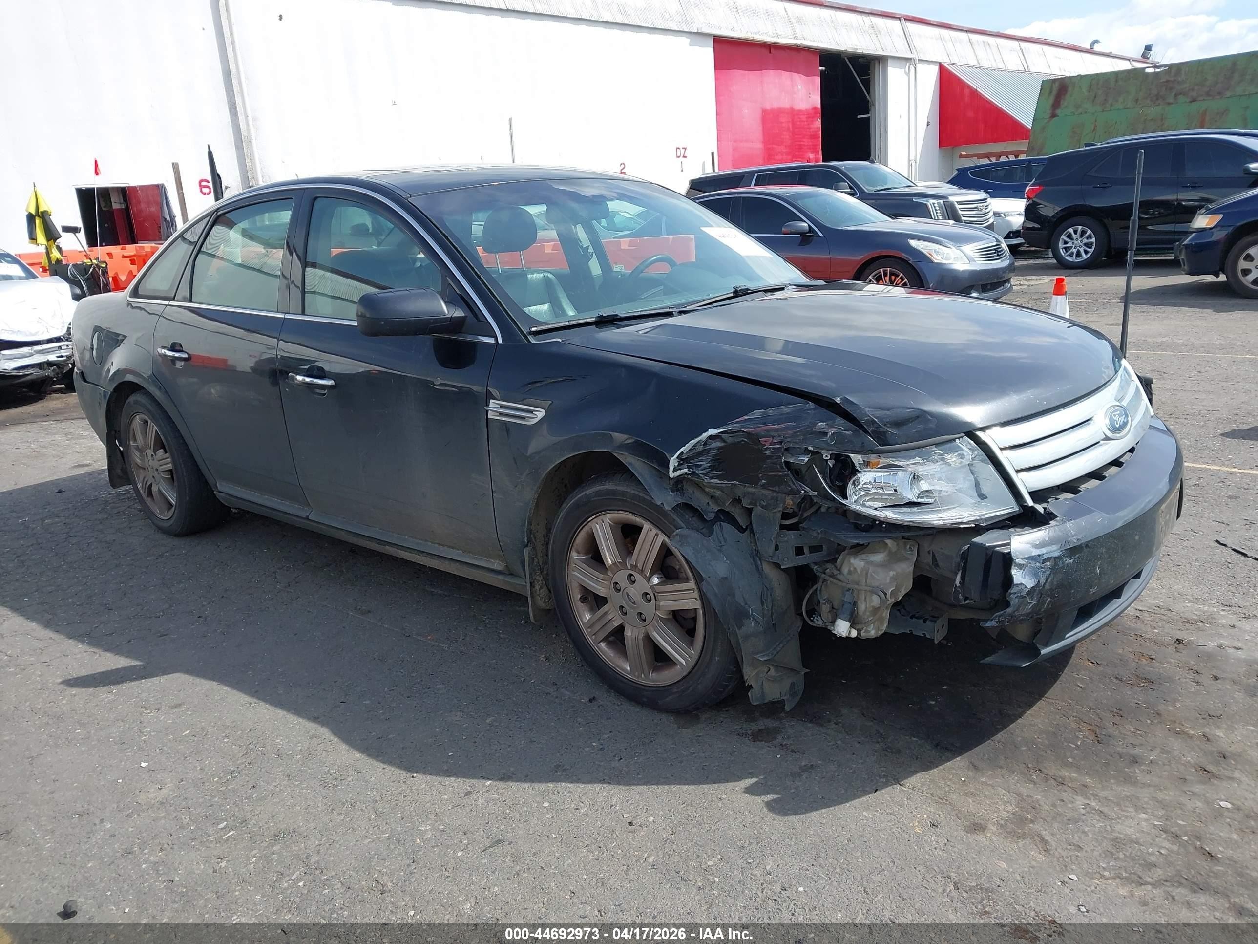 2008 Ford Taurus Limited, VIN 1FAHP25W88G112383 — Перед