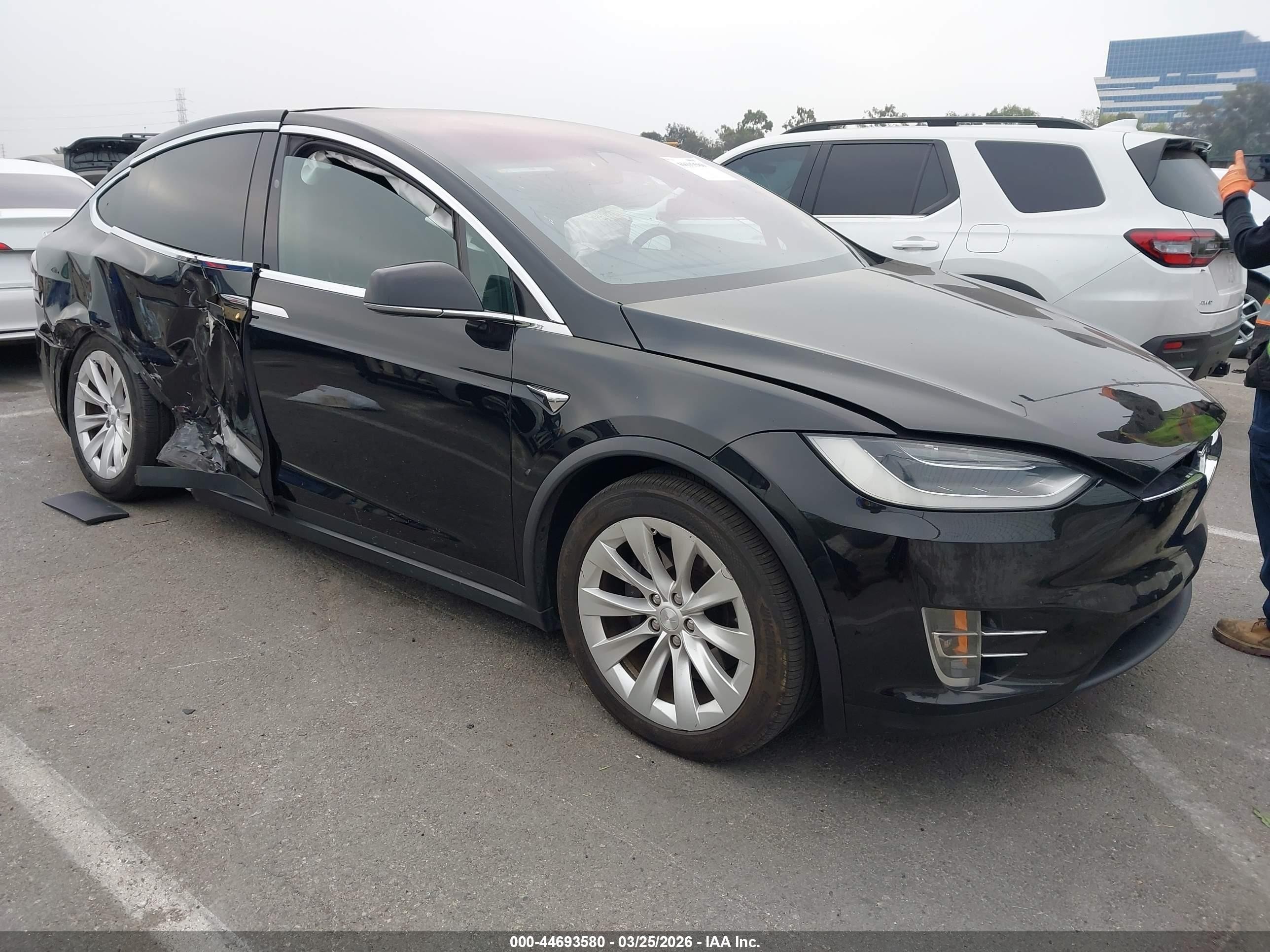 2019 Tesla Model X 75D, VIN 5YJXCAE28KF202045 — Side