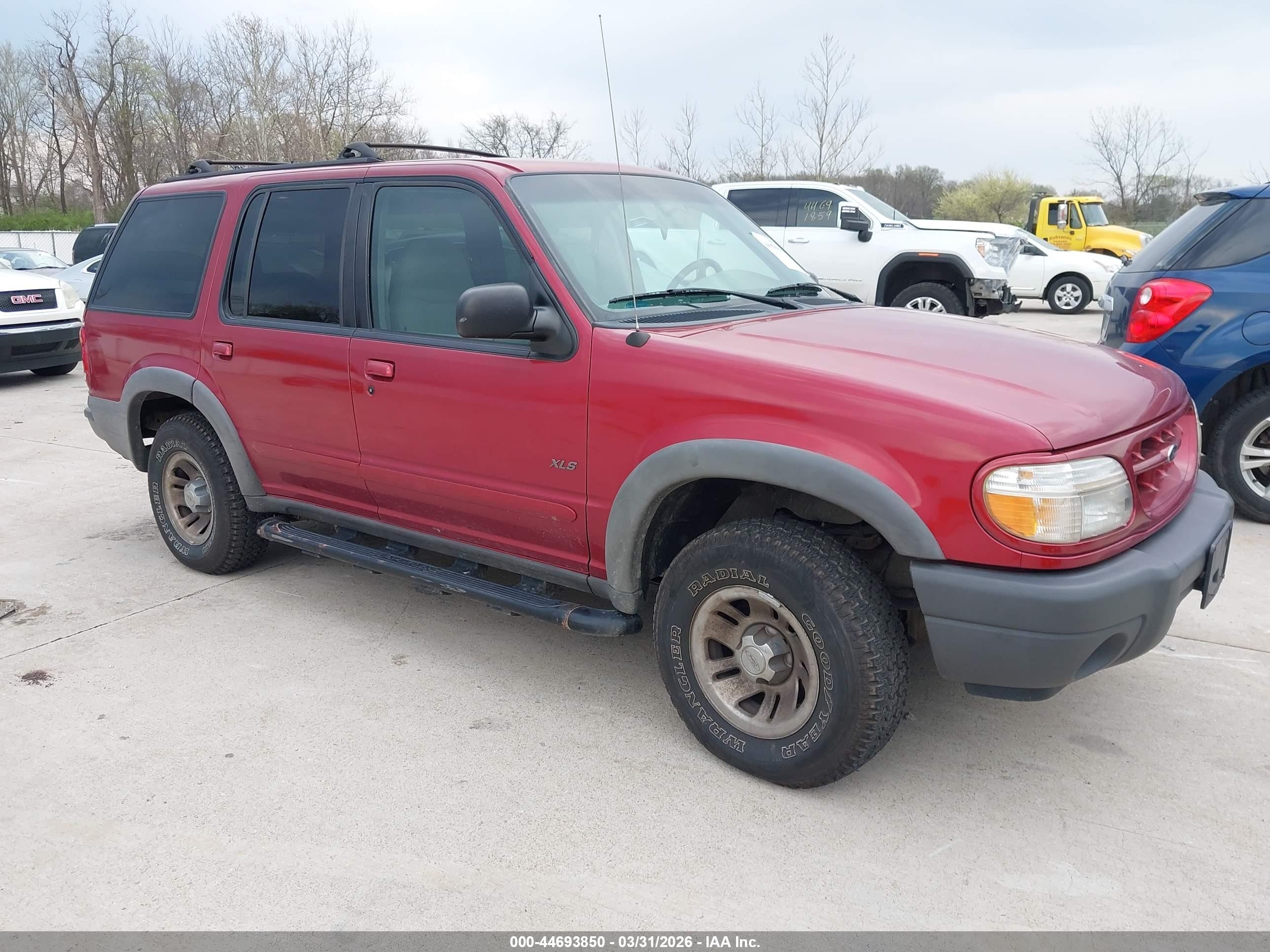 2000 Ford Explorer XLS, VIN 1FMZU72X5YZA73740 — Normal wear