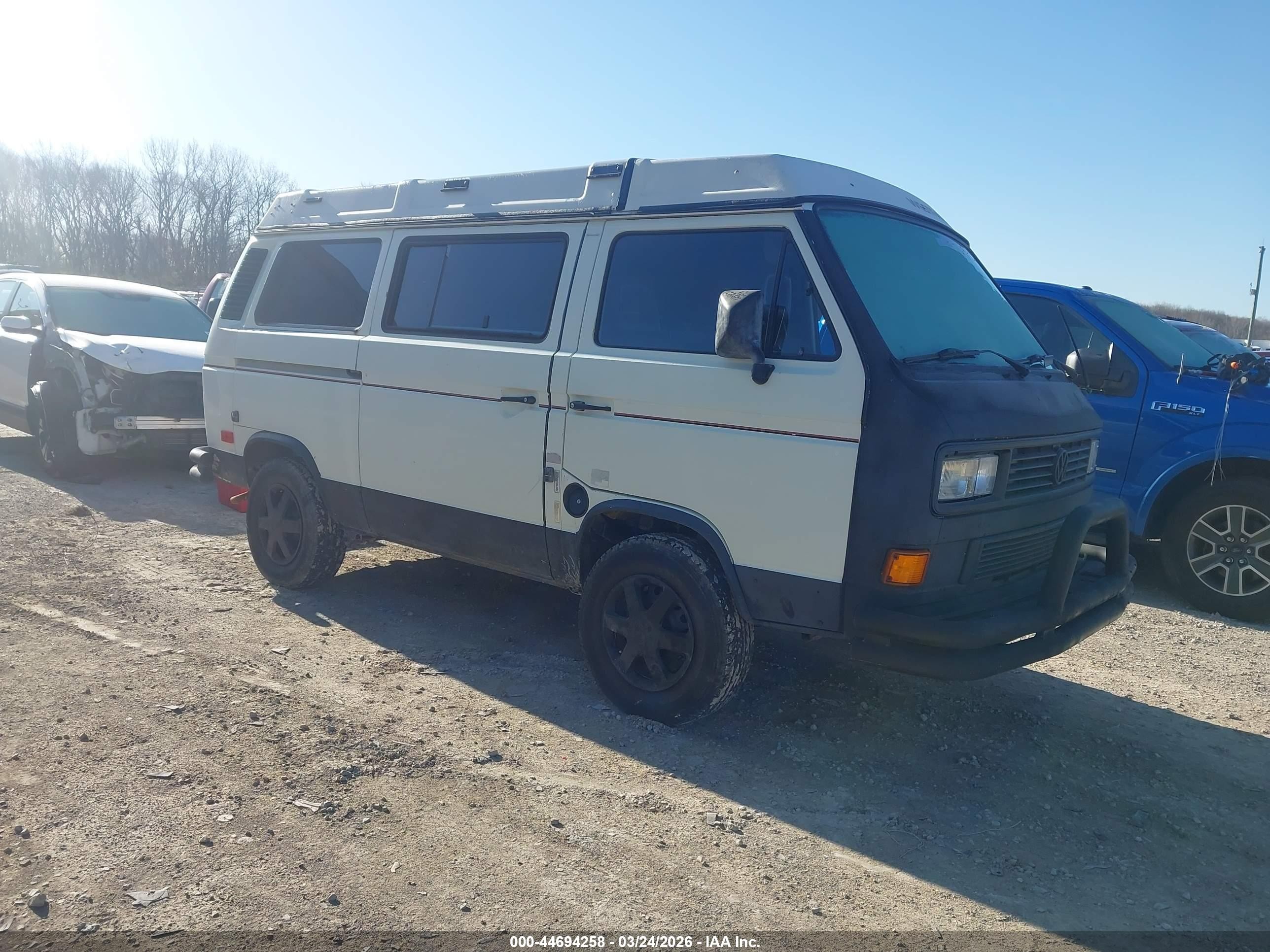 1989 Volkswagen Vanagon, VIN WV2ZB0254KH042882 — Front end