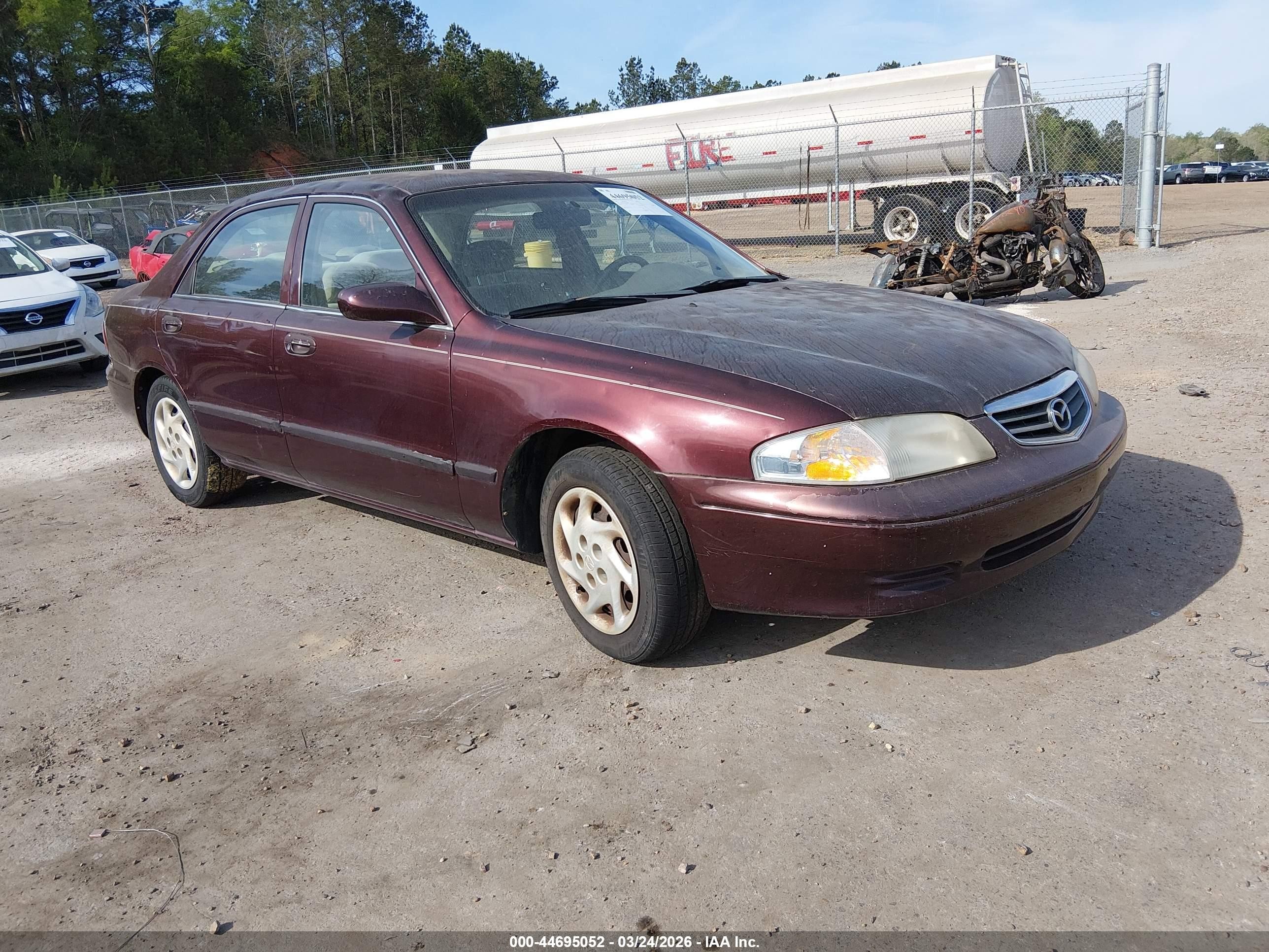 2001 Mazda 626 LX, VIN 1YVGF22C715220847 — Roof