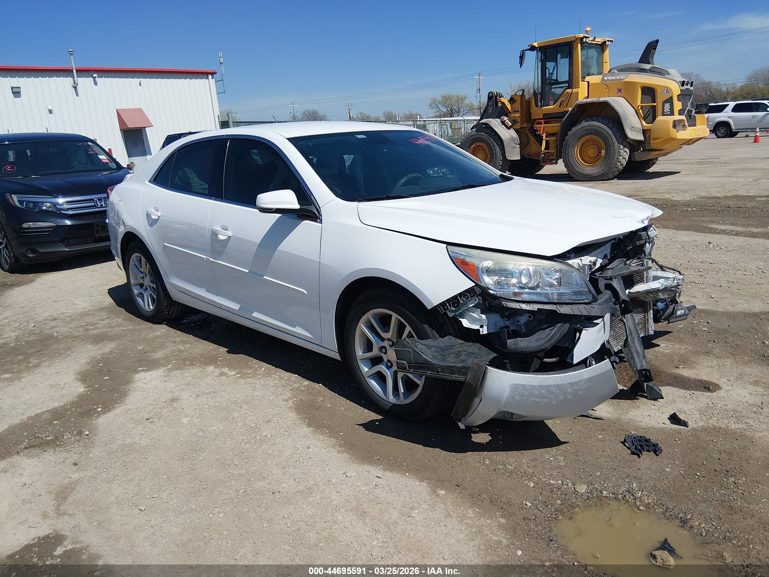2015 Chevrolet Malibu LT, VIN 1G11C5SL7FU146731 — Front end