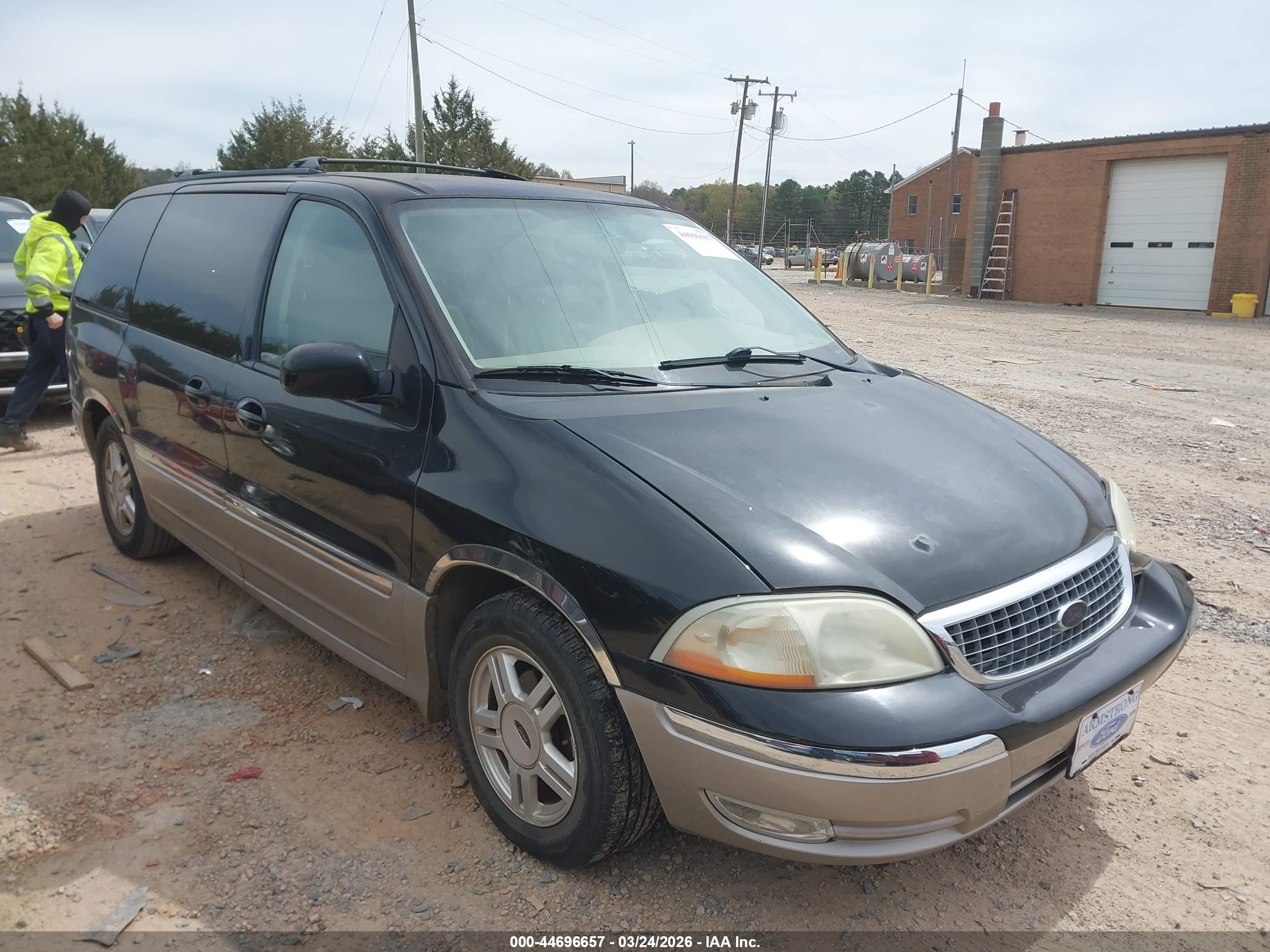 2003 Ford Windstar SEL, VIN 2FMZA53443BB08507 — Front end