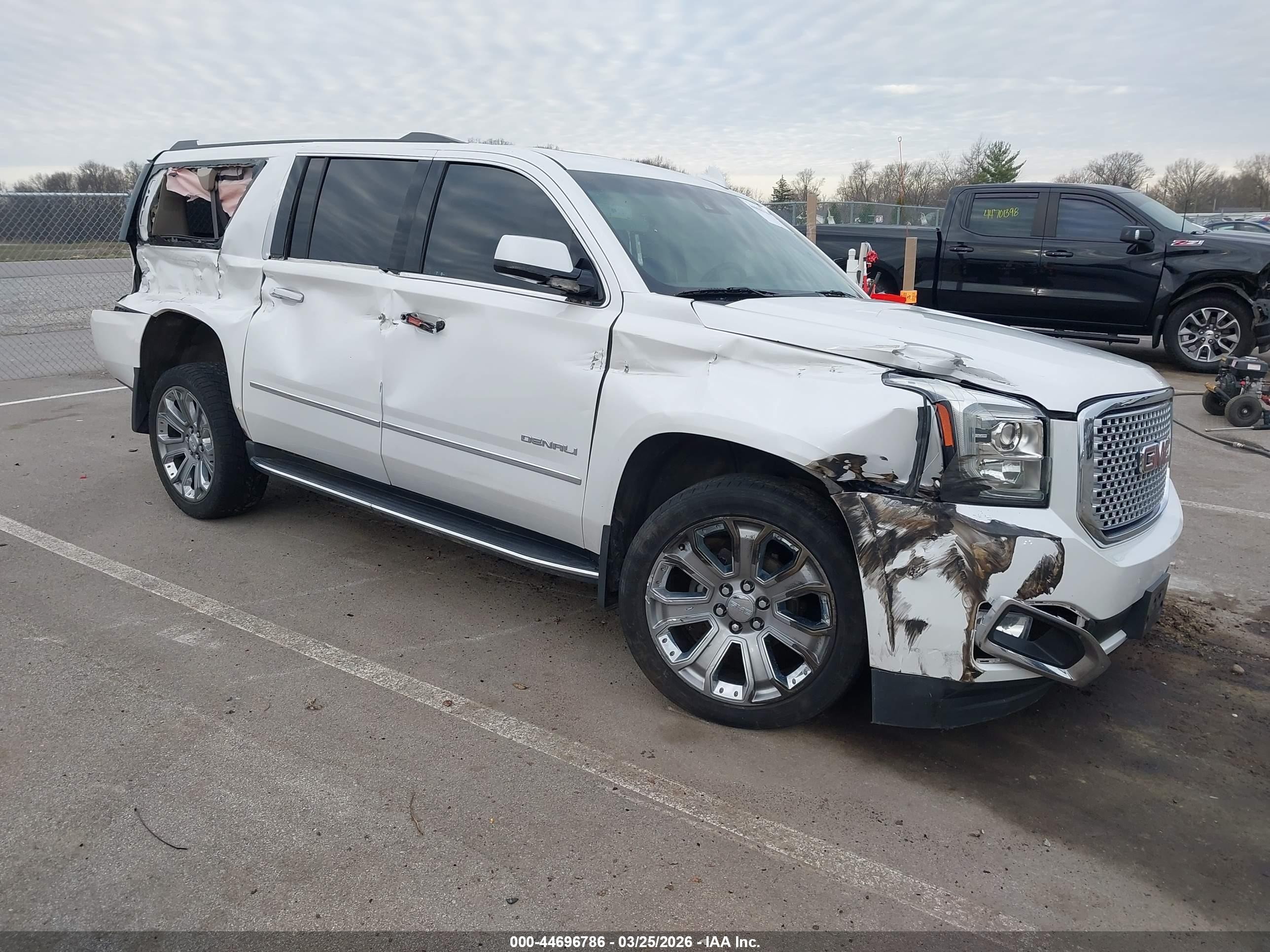 2017 GMC Yukon XL Denali, VIN 1GKS2HKJ1HR219827 — Side