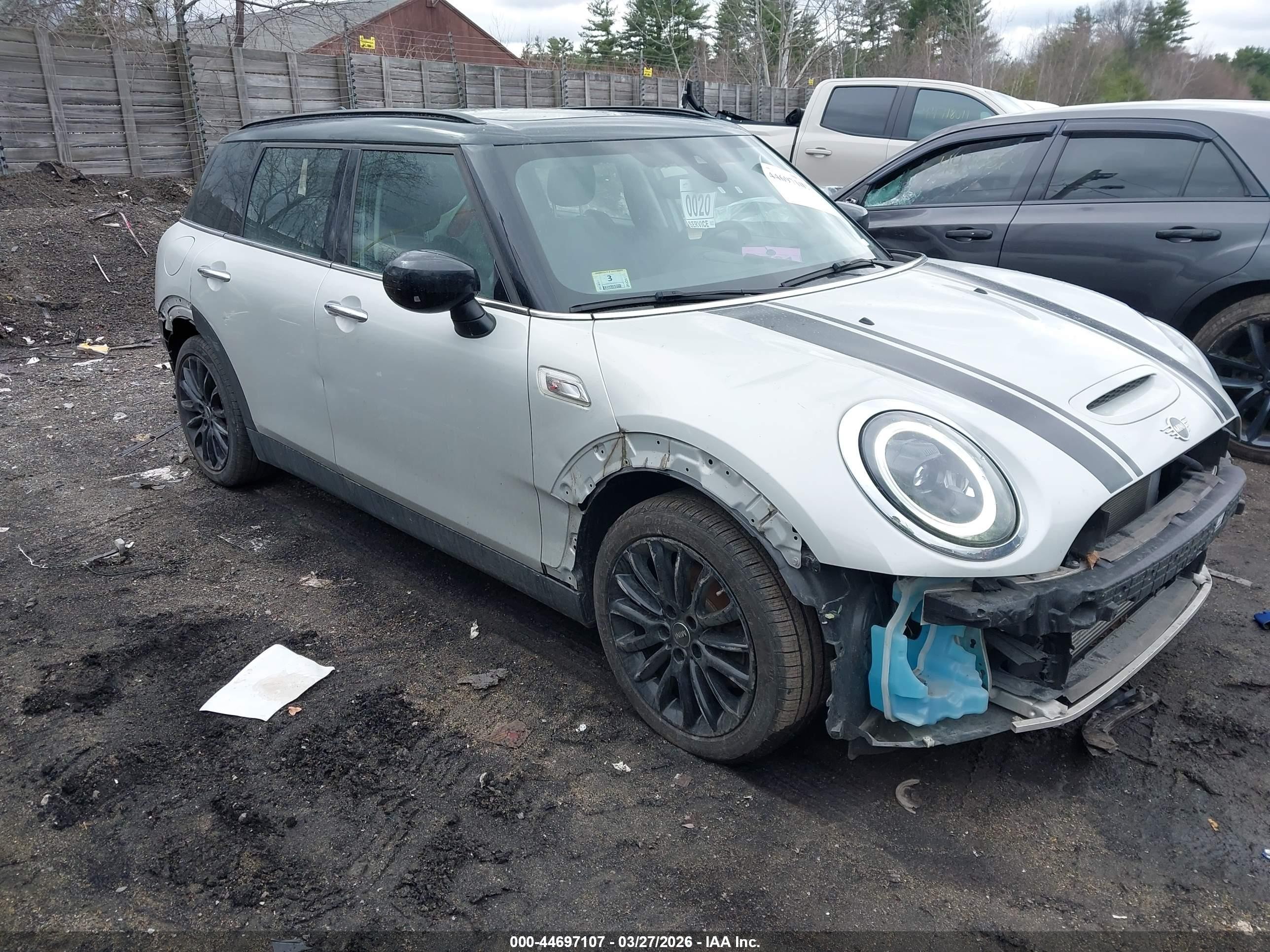 2022 MINI Clubman Cooper S, VIN WMWLV7C07N2R91192 — Зад