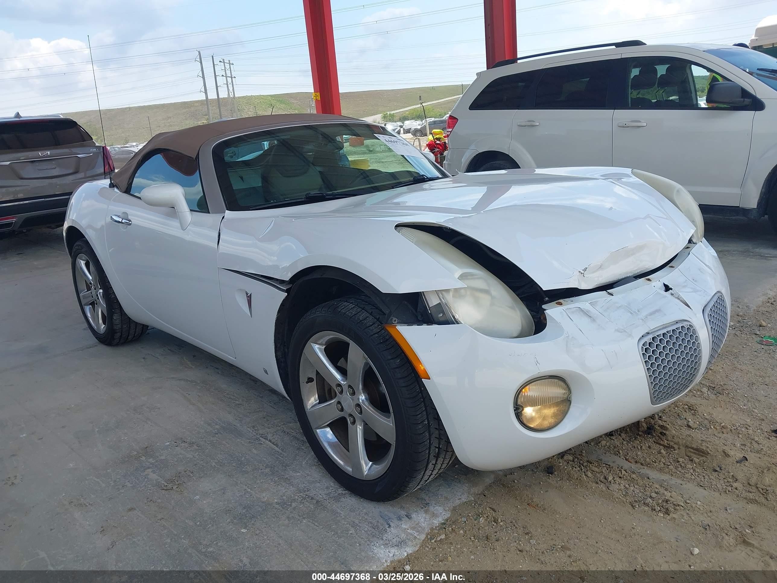 2007 Pontiac Solstice, VIN 1G2MB35B67Y110946 — Front end