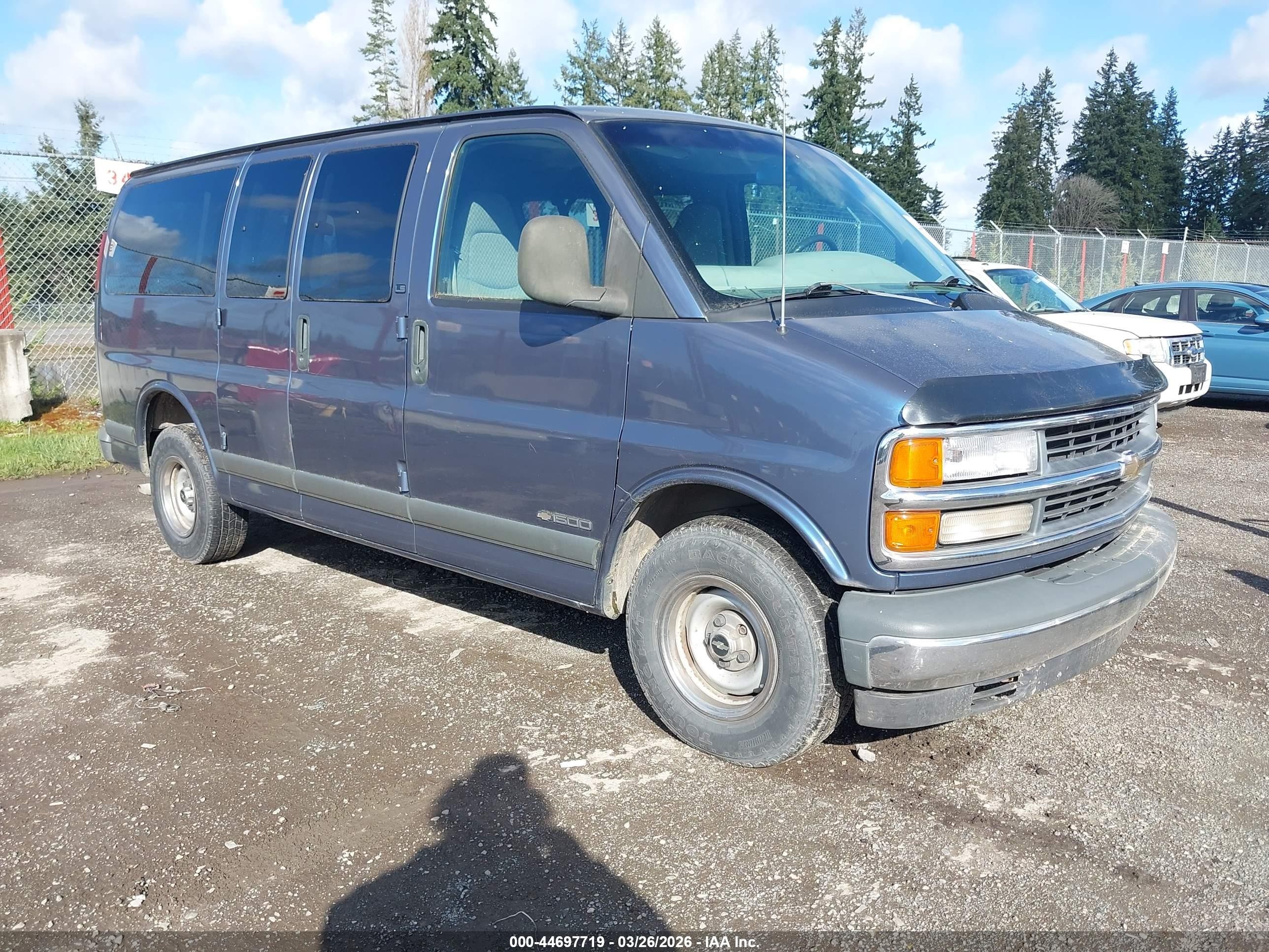 1997 Chevrolet Express, VIN 1GNFG15RXV1043207 — Rear end