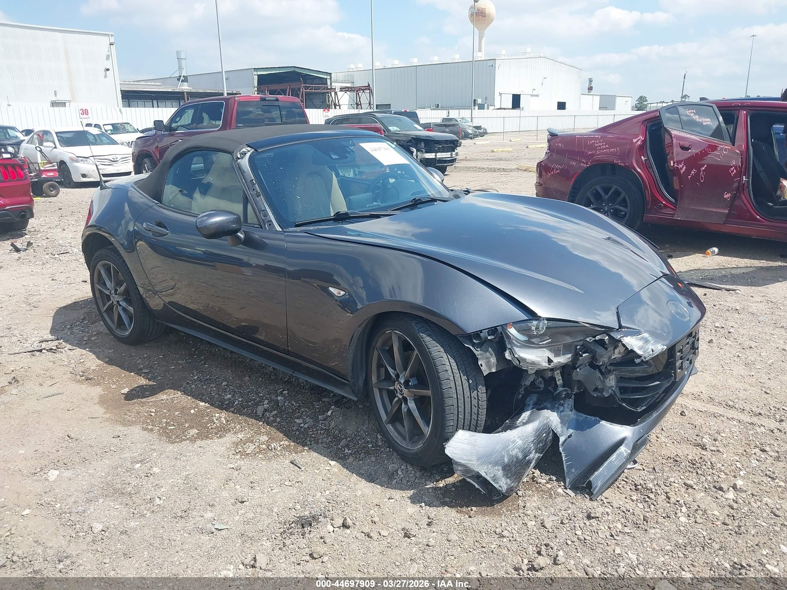 2016 Mazda MX-5 Miata Grand Touring, VIN JM1NDAD78G0101336 — Front end