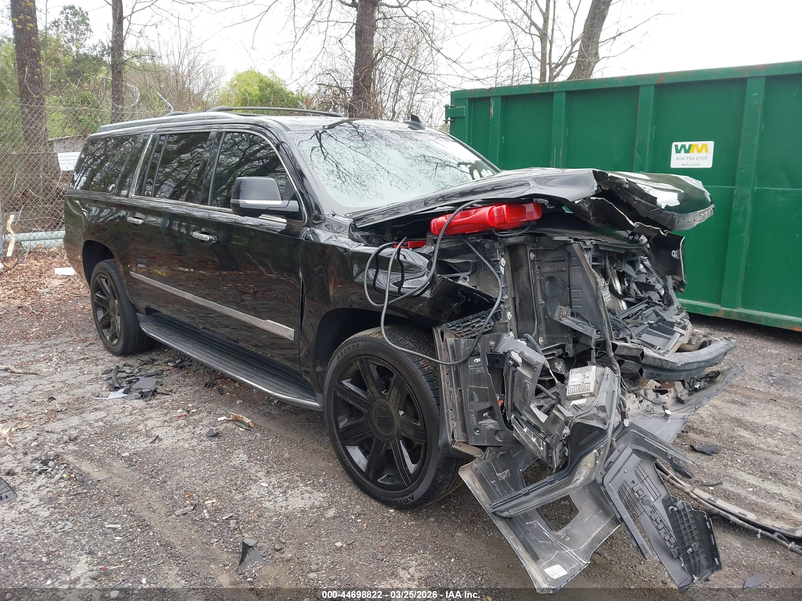 2017 Cadillac Escalade ESV Luxury, VIN 1GYS4HKJ8HR120423 — Front end