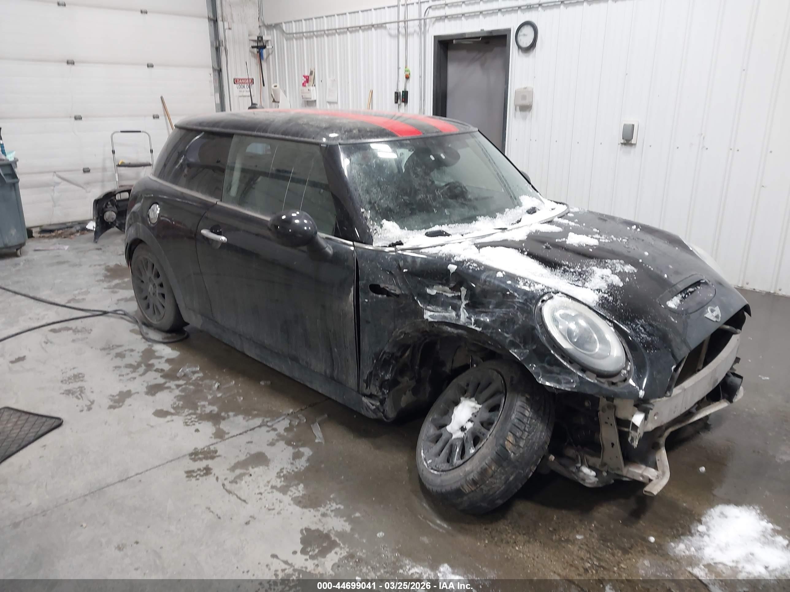 2014 MINI Hardtop S, VIN WMWXM7C53ET985772 — Front end