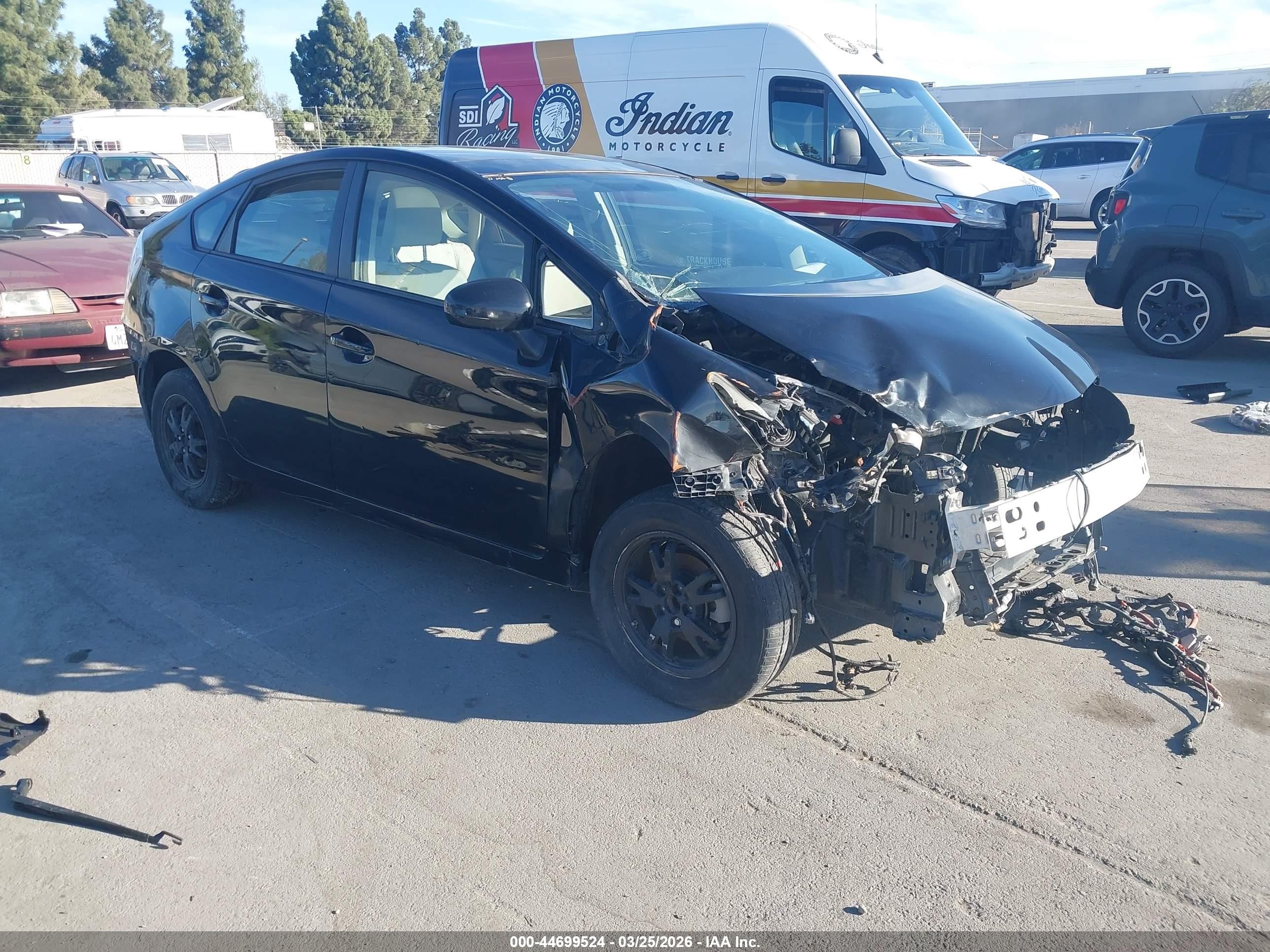 2015 Toyota Prius Two, VIN JTDKN3DU7F1901894 — Front end