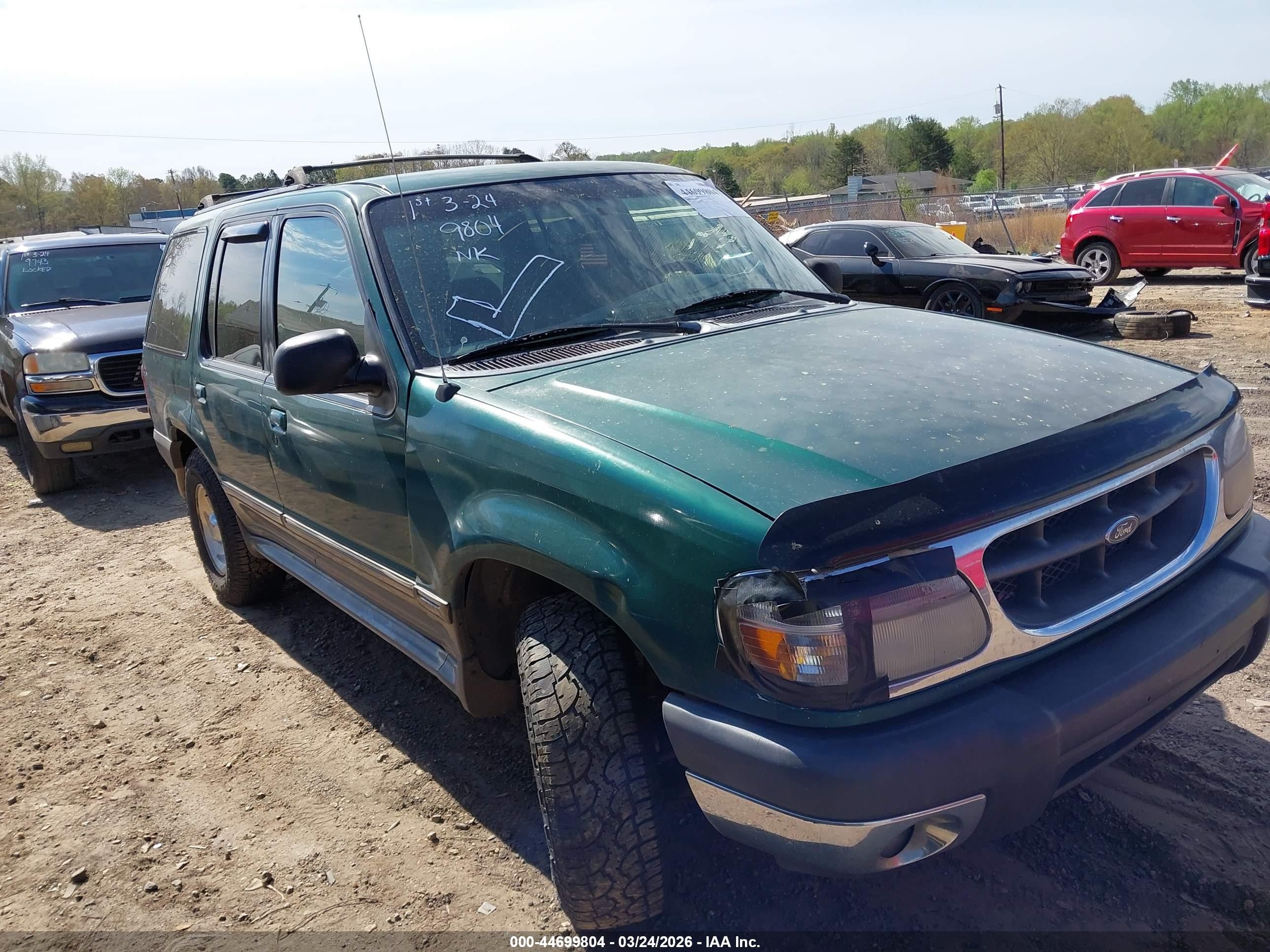 2000 Ford Explorer XLT, VIN 1FMZU73E6YUB86333 — Normal wear