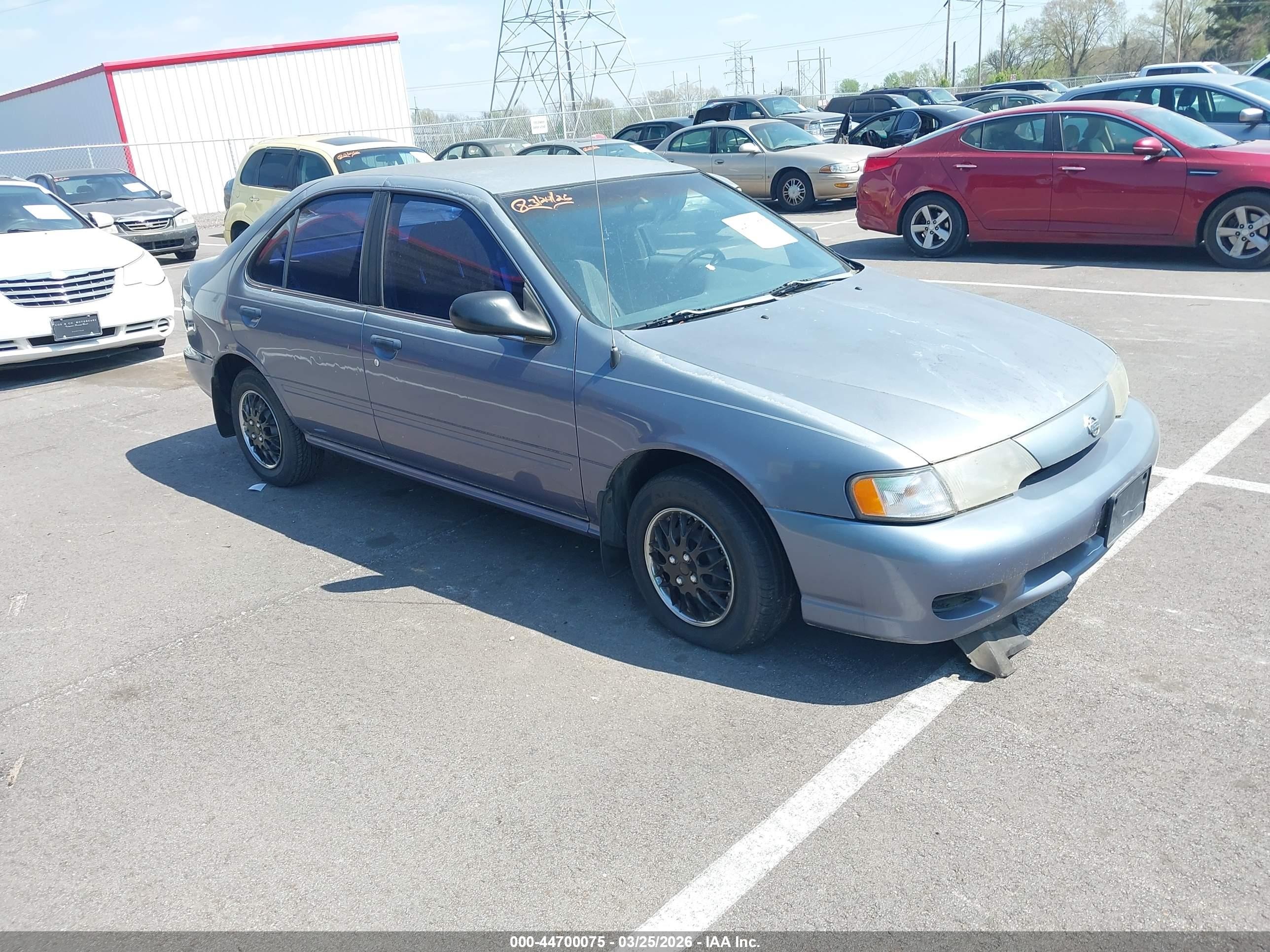 1999 Nissan Sentra XE, VIN 3N1AB41DXXL113297 — Перед