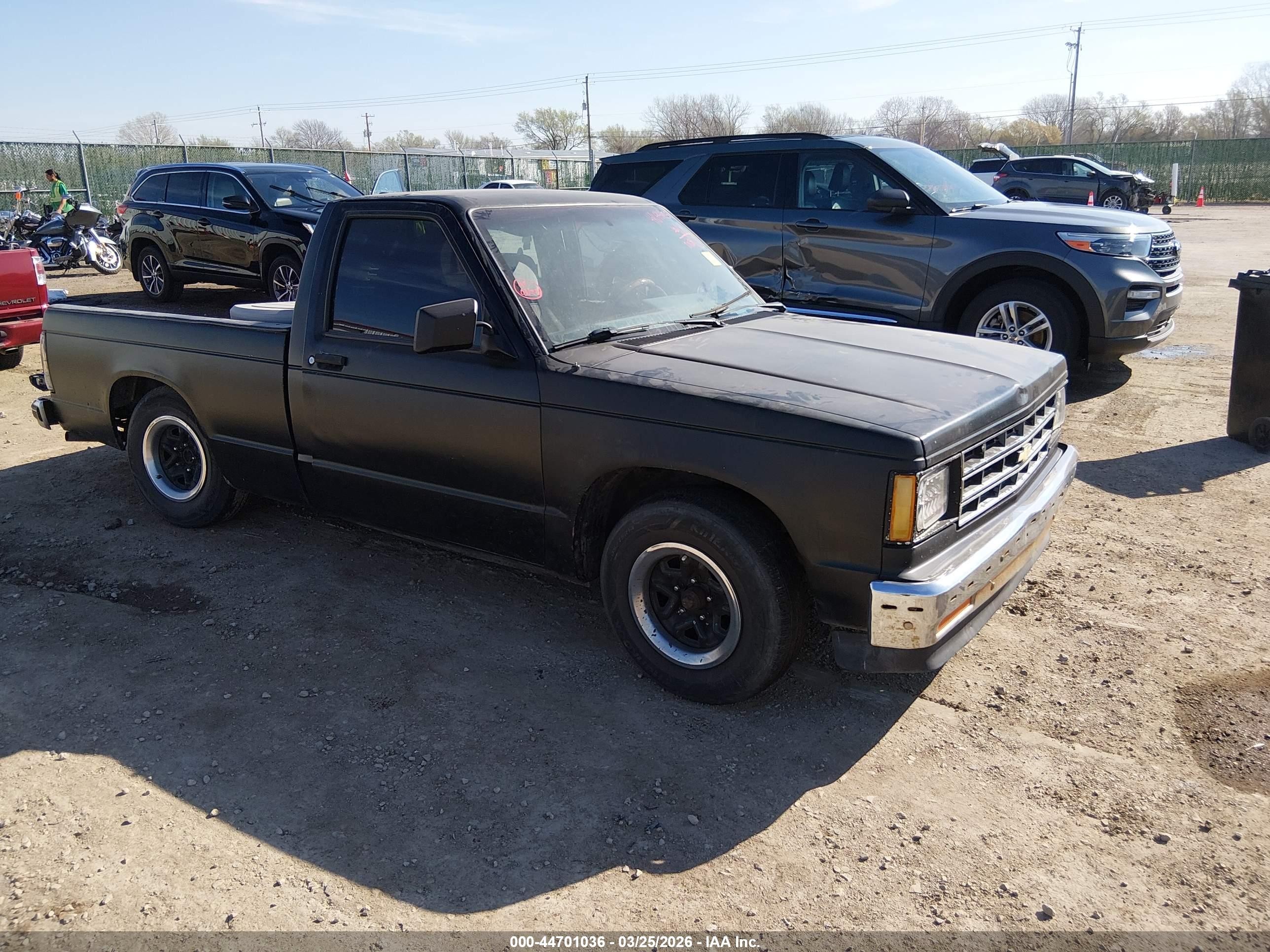 1990 Chevrolet S-10, VIN 1GCCS14E7L2117716 — Side
