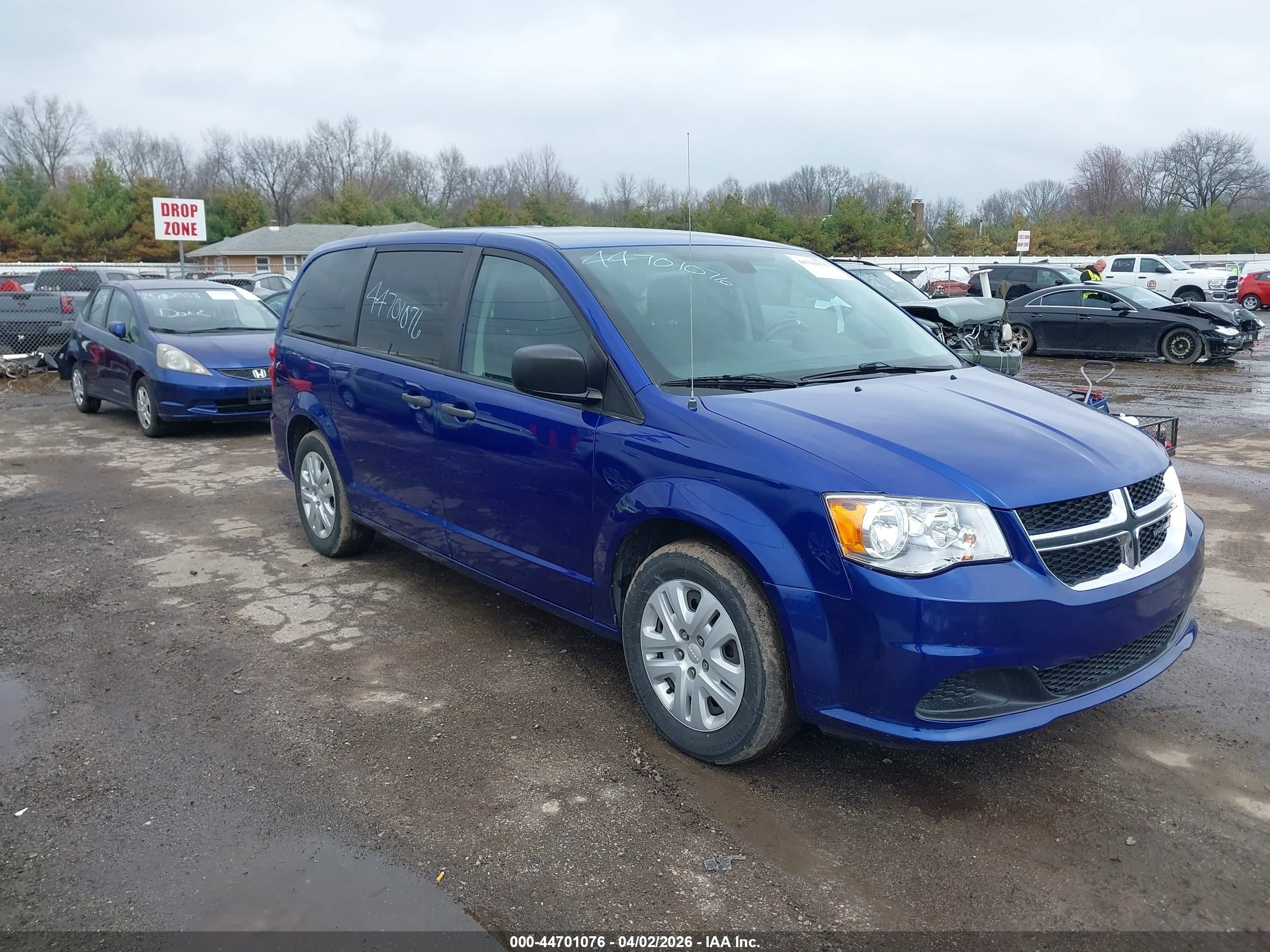 2019 Dodge Grand Caravan SE, VIN 2C4RDGBG3KR615603 — Front end