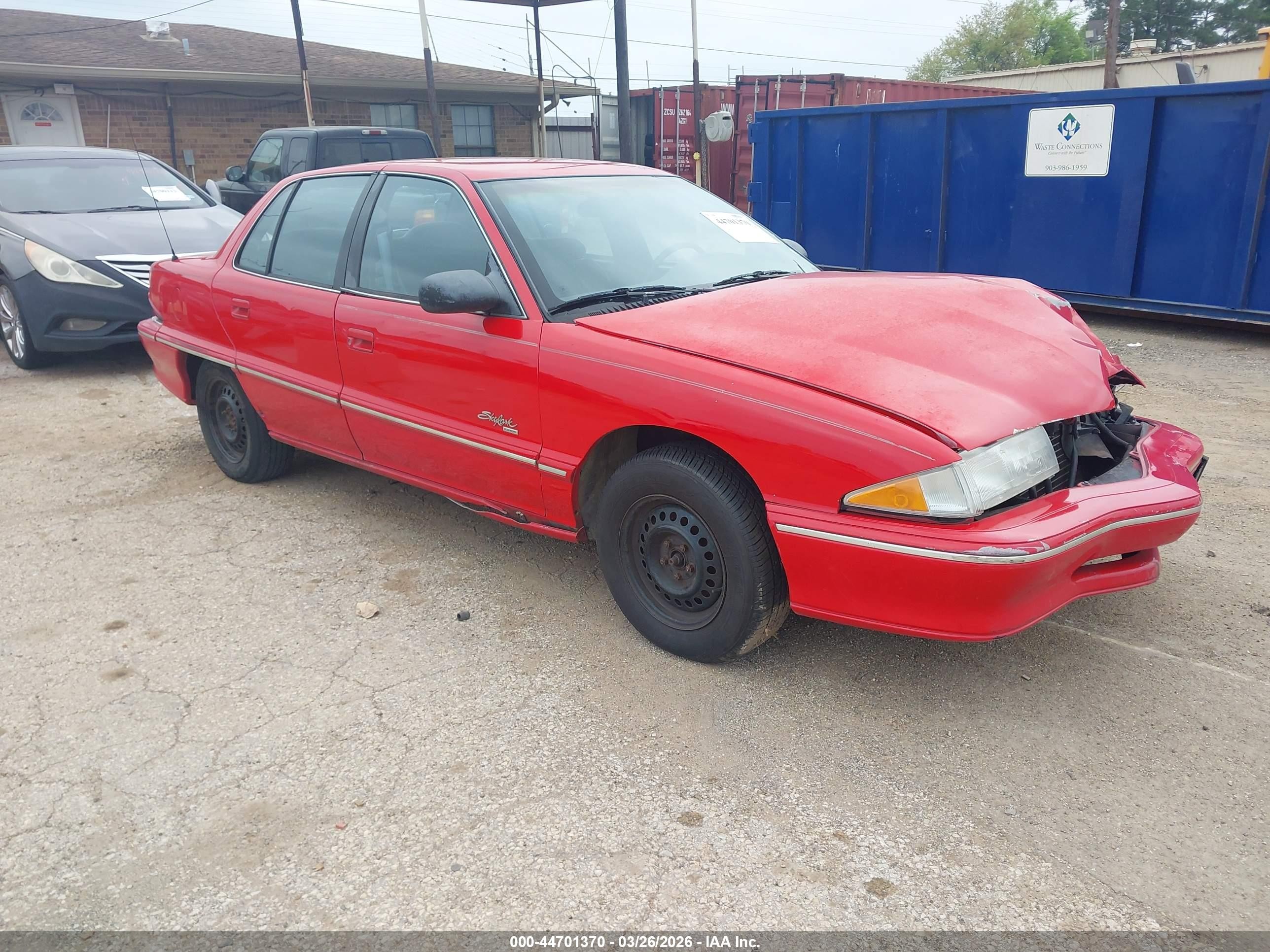 1994 Buick Skylark Custom, VIN 1G4NV55MXRC306288 — Front end