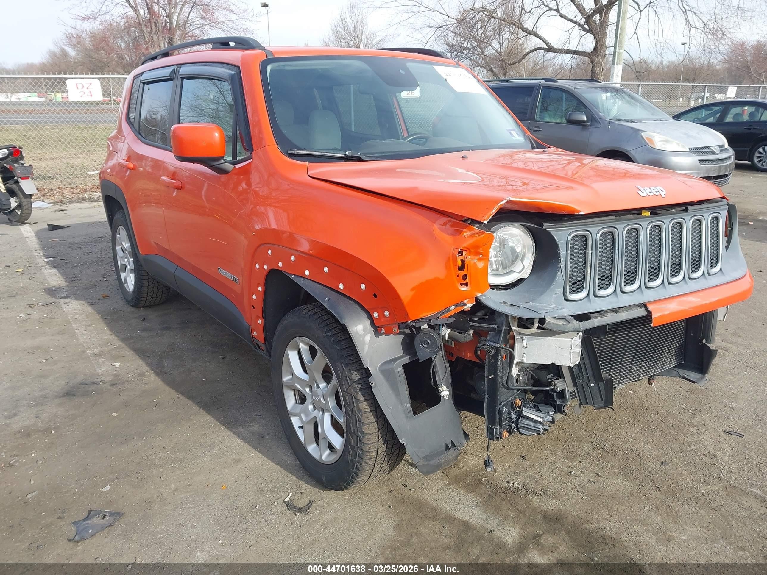 2015 Jeep Renegade Latitude, VIN ZACCJBBT0FPB66649 — Перед