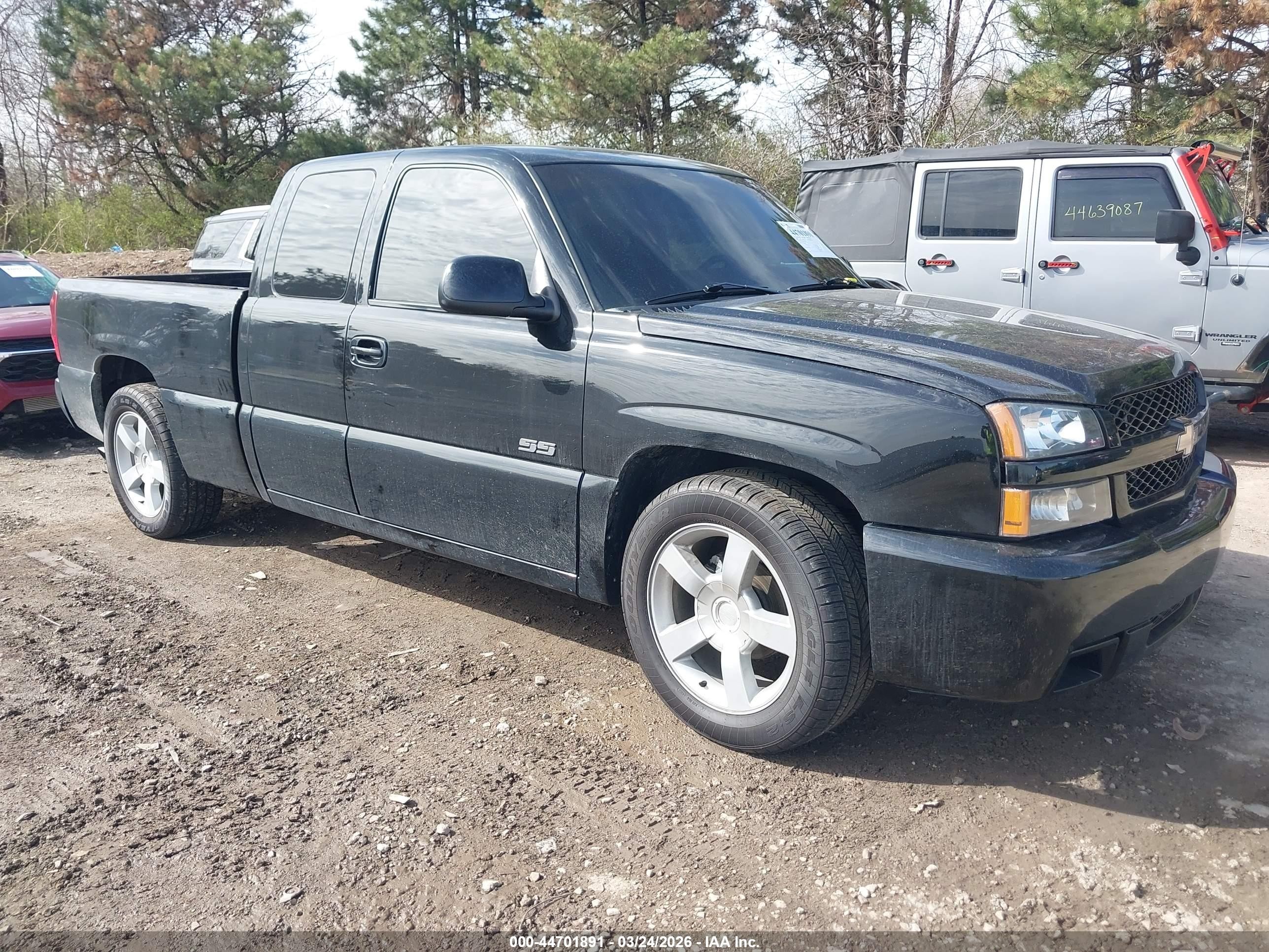 2003 Chevrolet Silverado SS, VIN 2GCEK19N931303498 — Front end