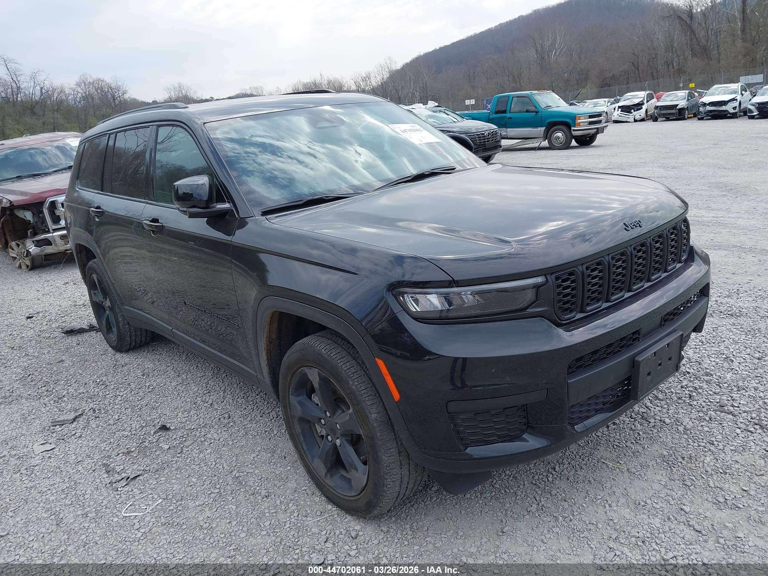 2025 Jeep Grand Cherokee Altitude X, VIN 1C4RJKAG8S8716029 — Front end