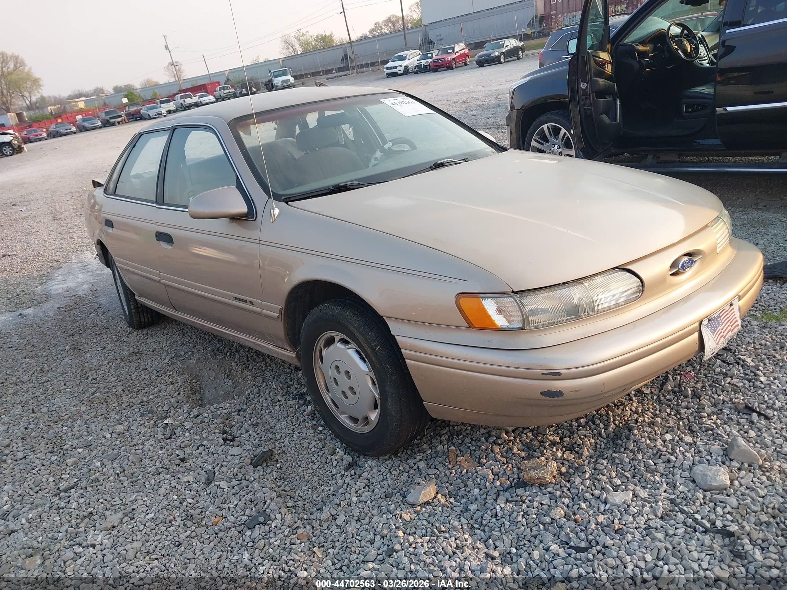 1993 Ford Taurus GL, VIN 1FALP5241PA127937 — Rear end