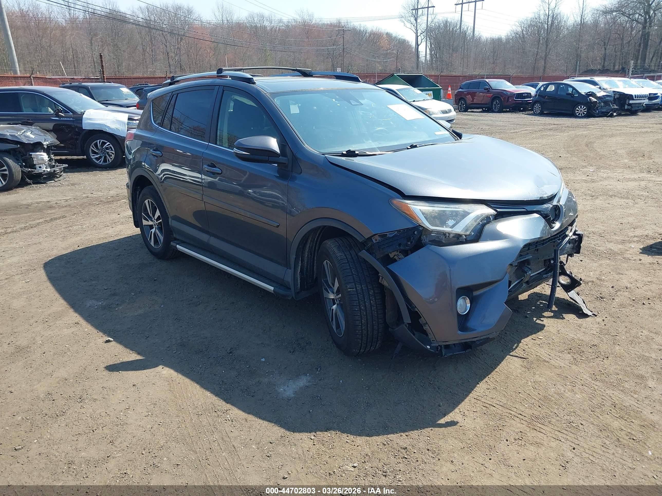 2018 Toyota RAV4 XLE, VIN JTMRFREV7JD242678 — Side