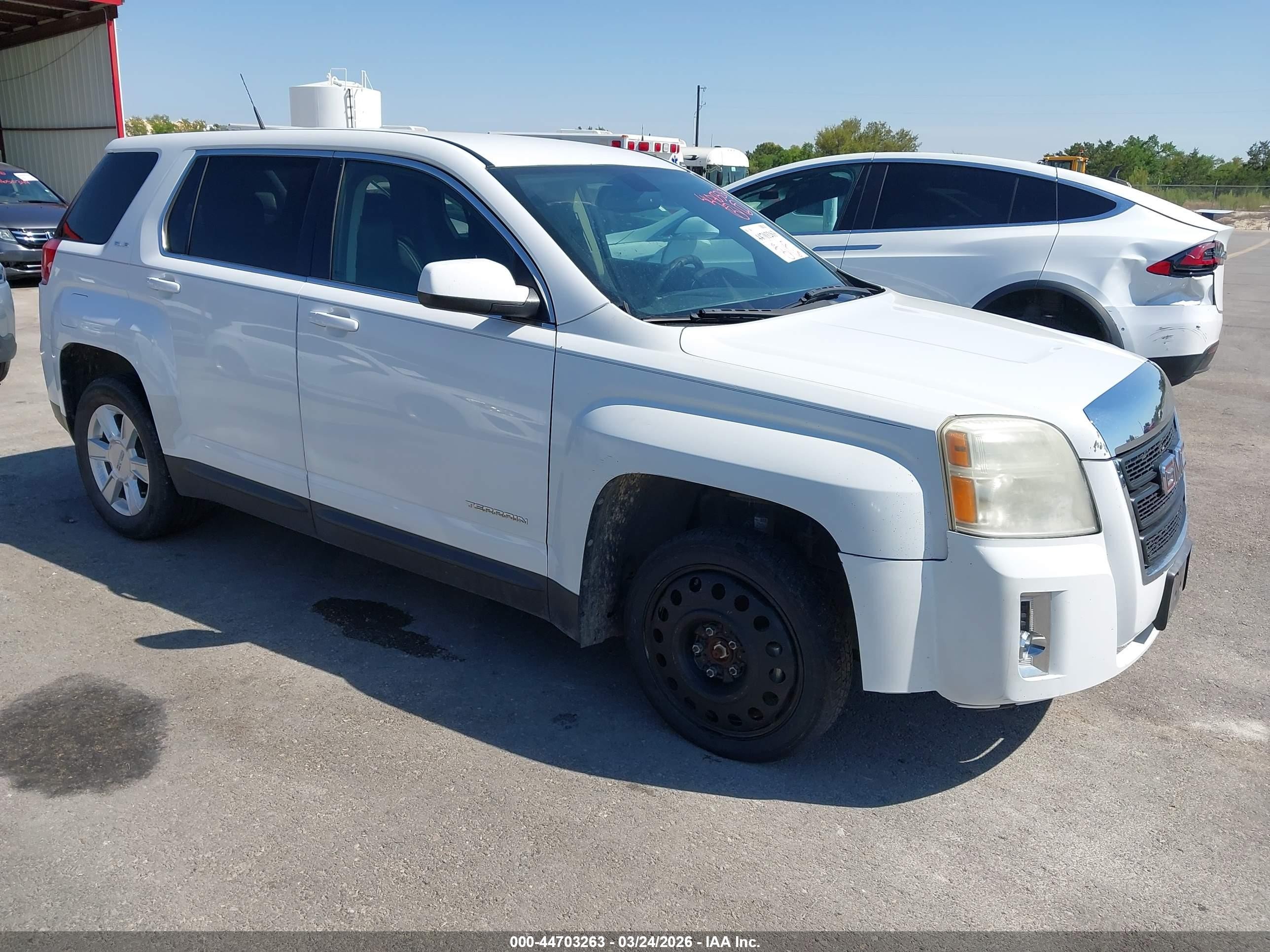 2011 GMC Terrain SLE-1, VIN 2CTALMEC1B6443262 — Rear end