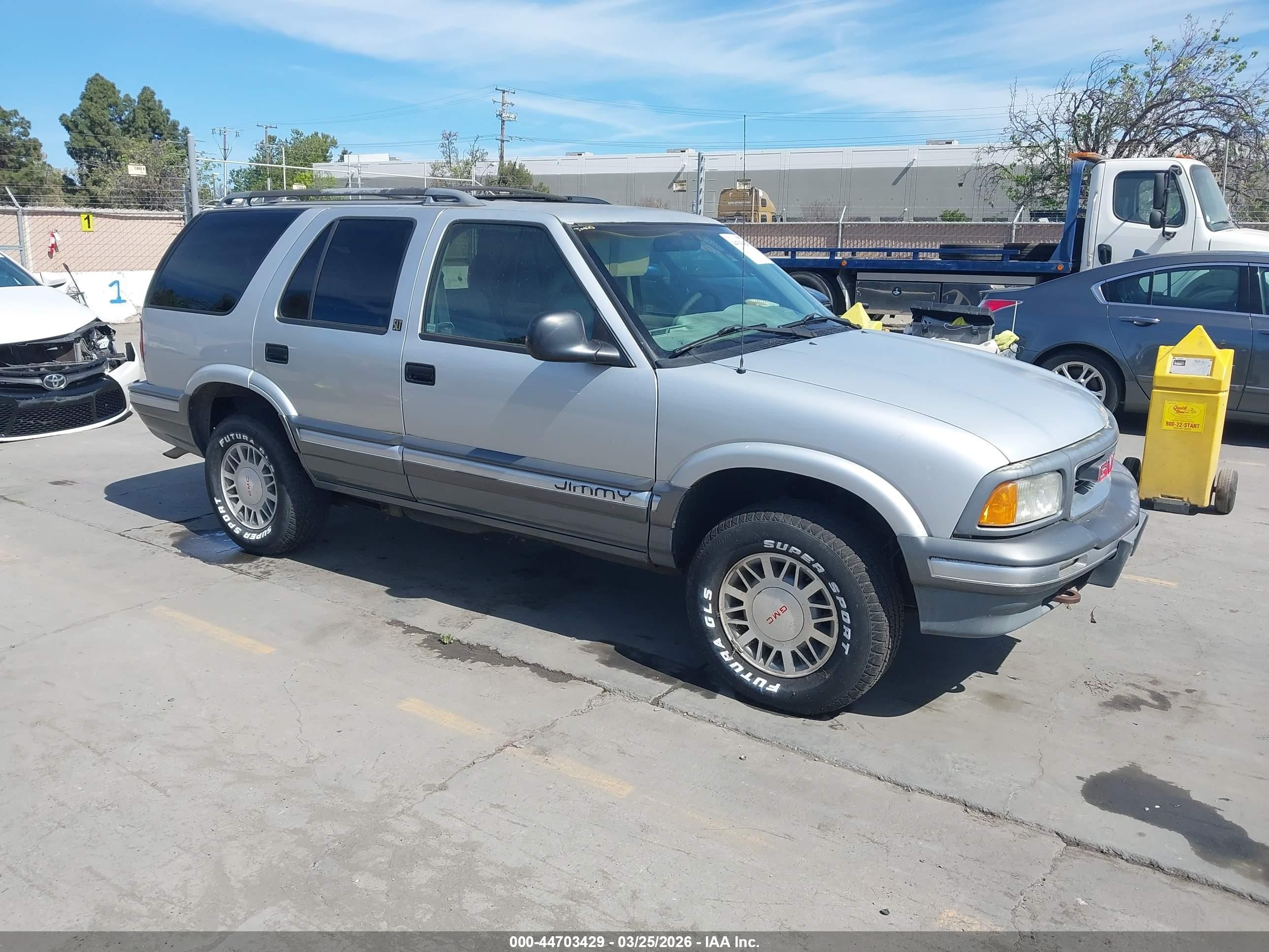 1995 GMC Jimmy SL, VIN 1GKDT13W1S2547885 — Зад