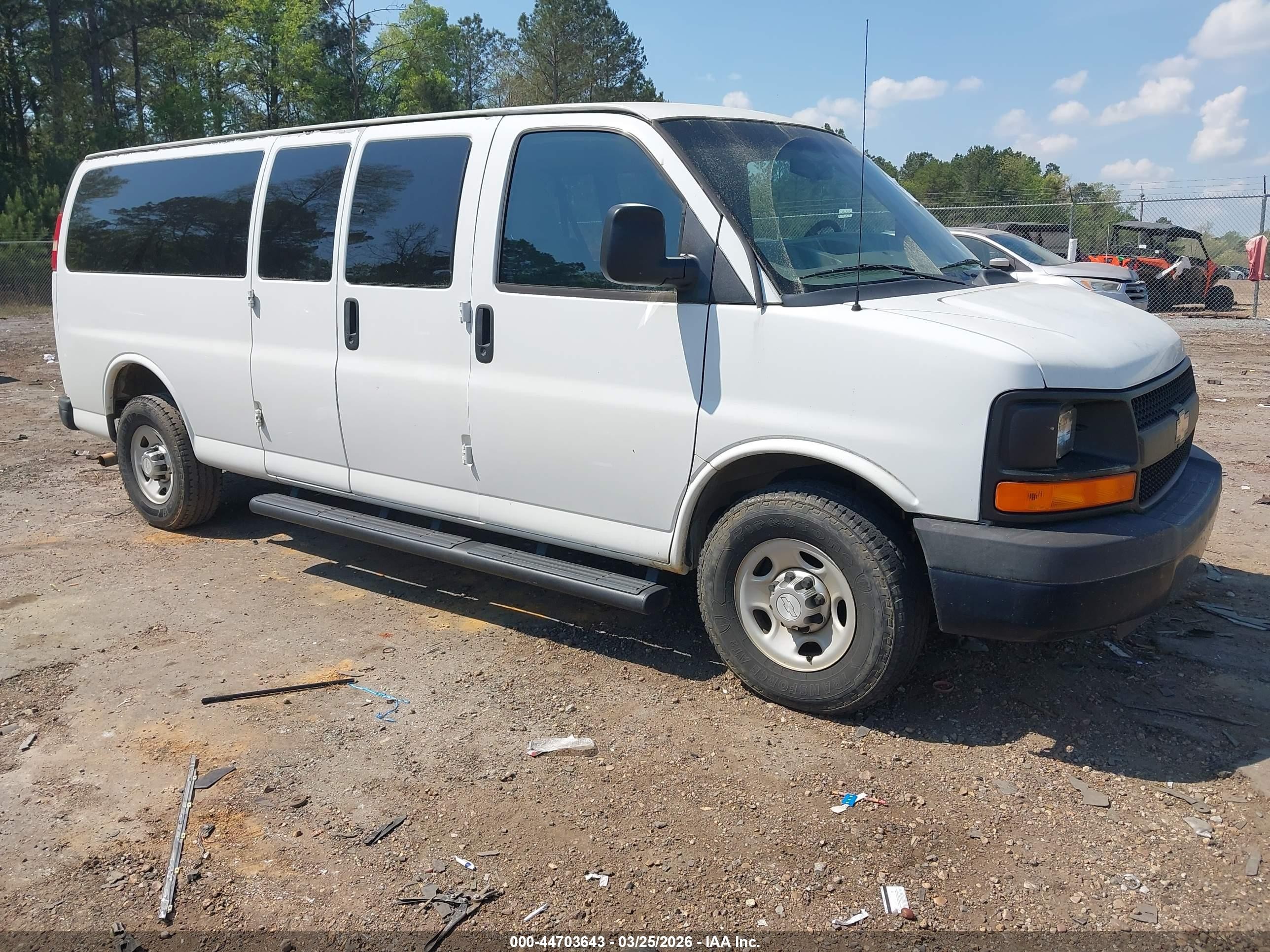 2015 Chevrolet Express 3500, VIN 1GAZGZFF6F1155165 — Rear end