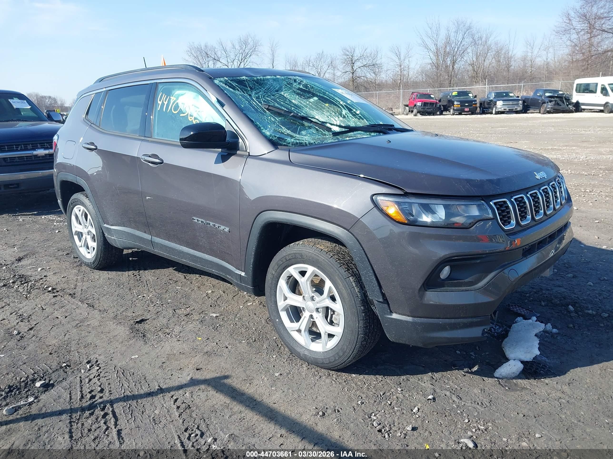 2024 Jeep Compass Latitude, VIN 3C4NJDBN9RT155861 — Front end