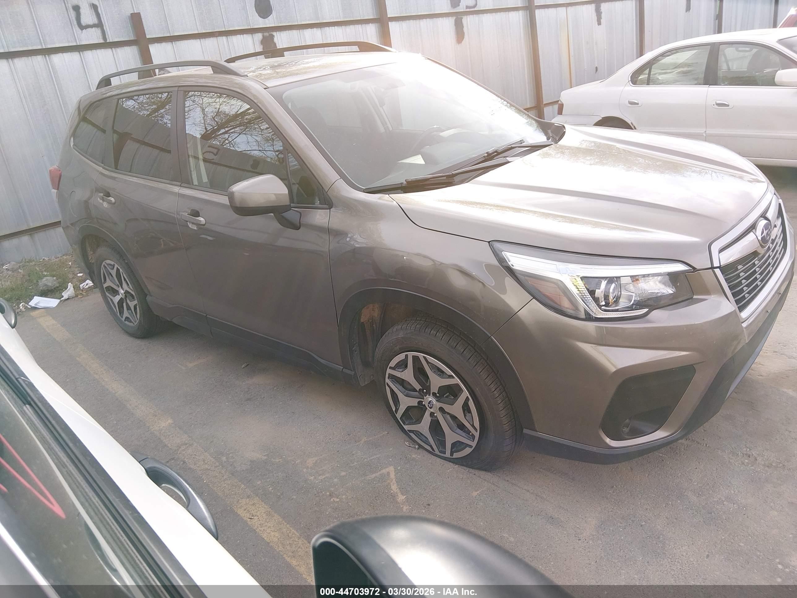 2019 Subaru Forester Premium, VIN JF2SKAEC5KH442838 — Бок