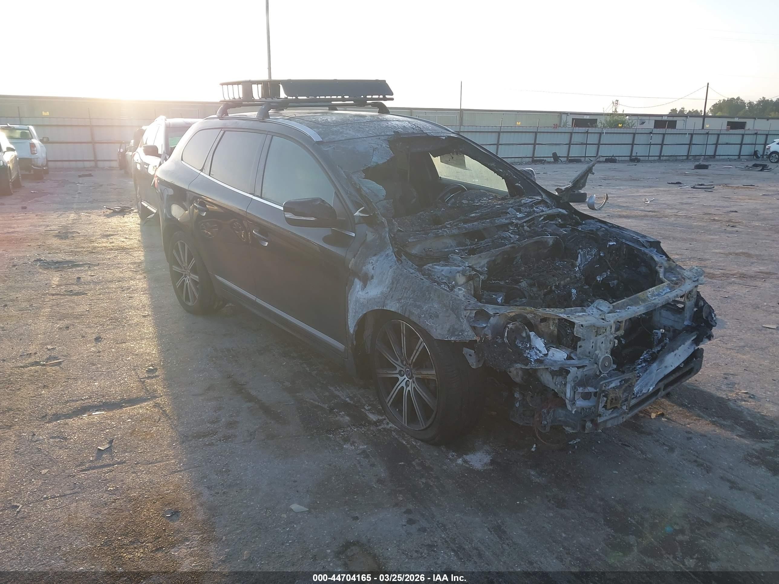 2015 Volvo XC60 T6 Drive-E Premier Plus, VIN YV449MDC0F2623812 — Engine fire