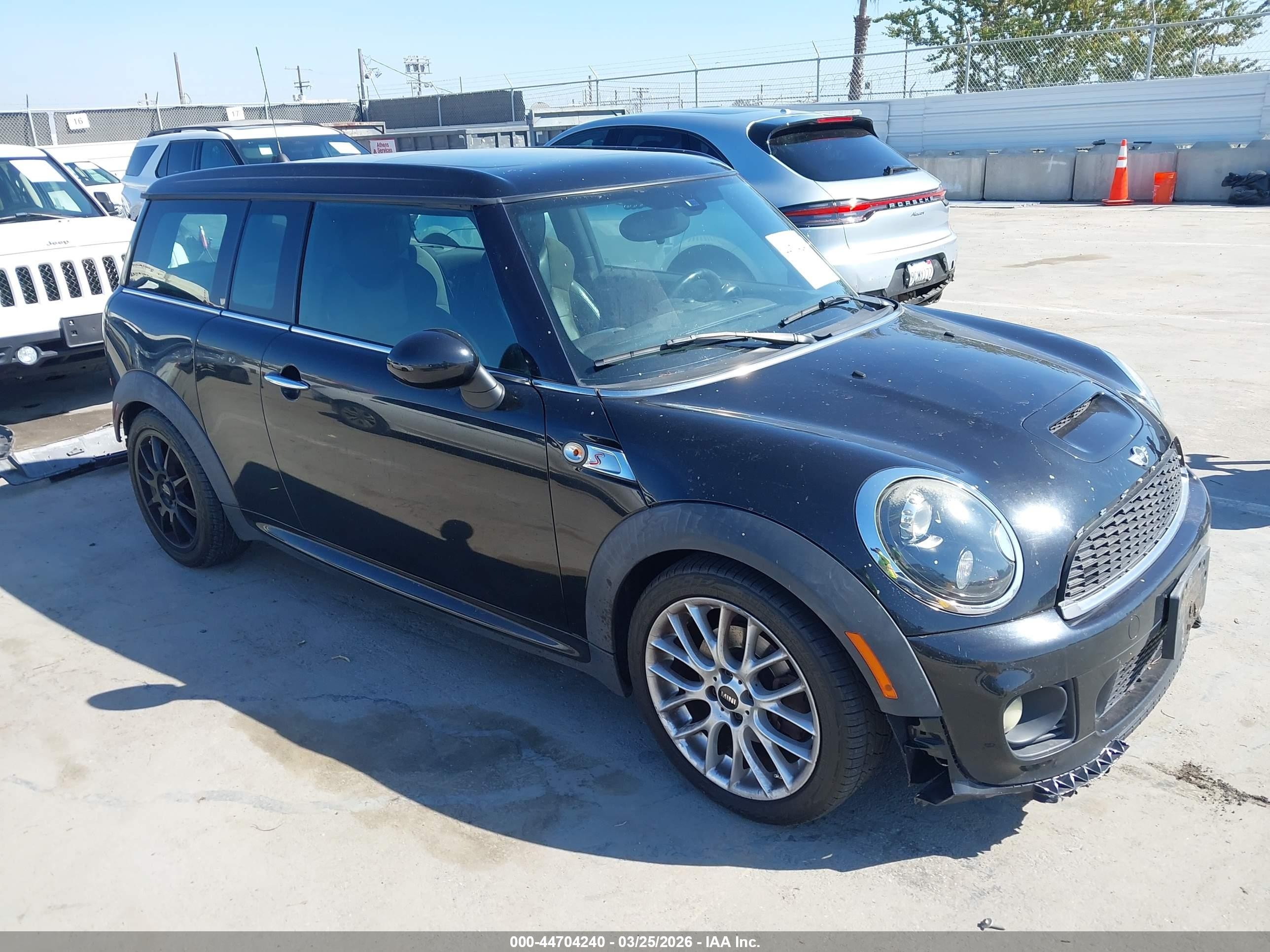2014 MINI Clubman S, VIN WMWZG3C50ET801154 — Перед