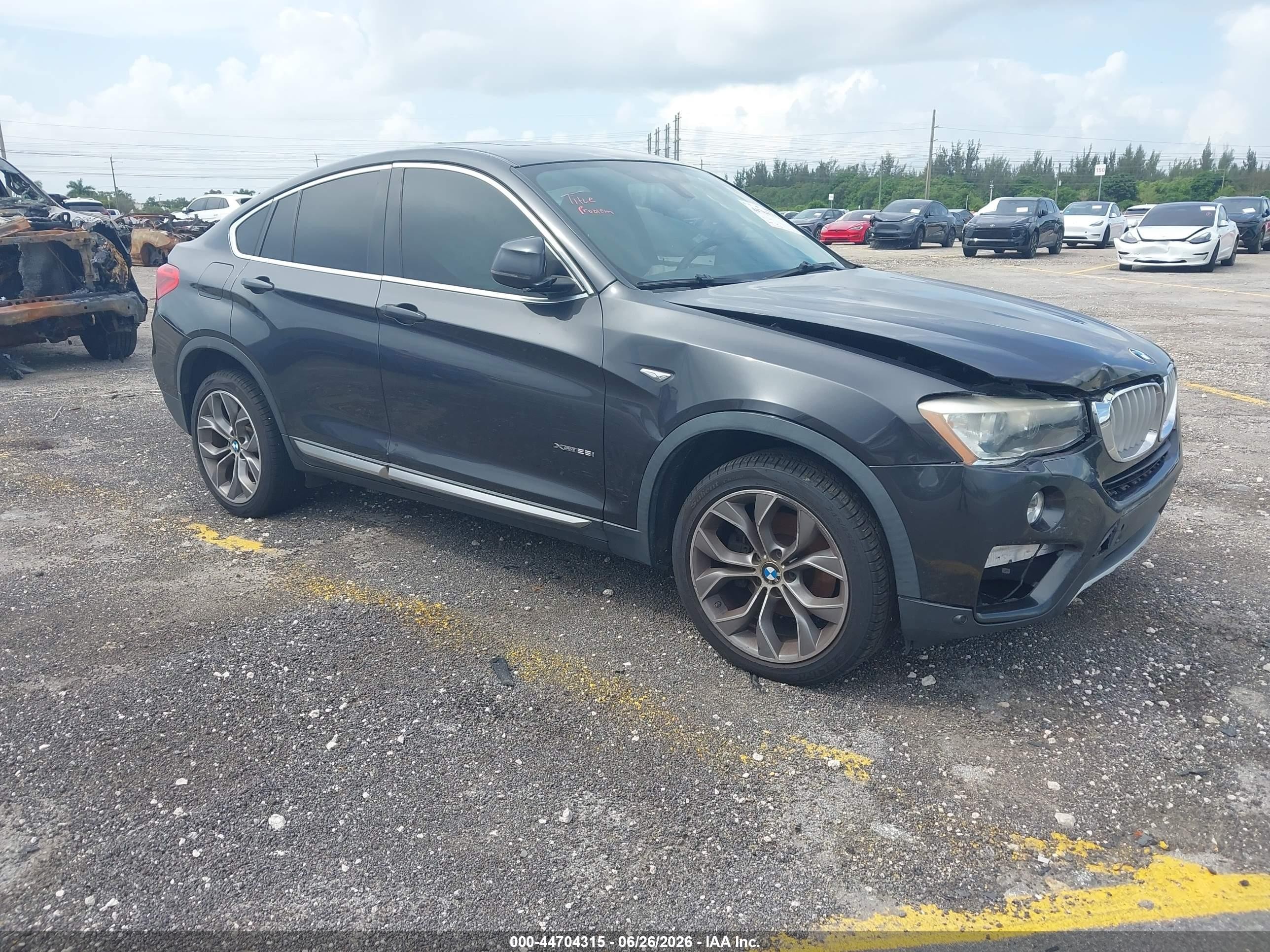 2016 BMW X4 xDrive28i, VIN 5UXXW3C56G0M90233 — Перед