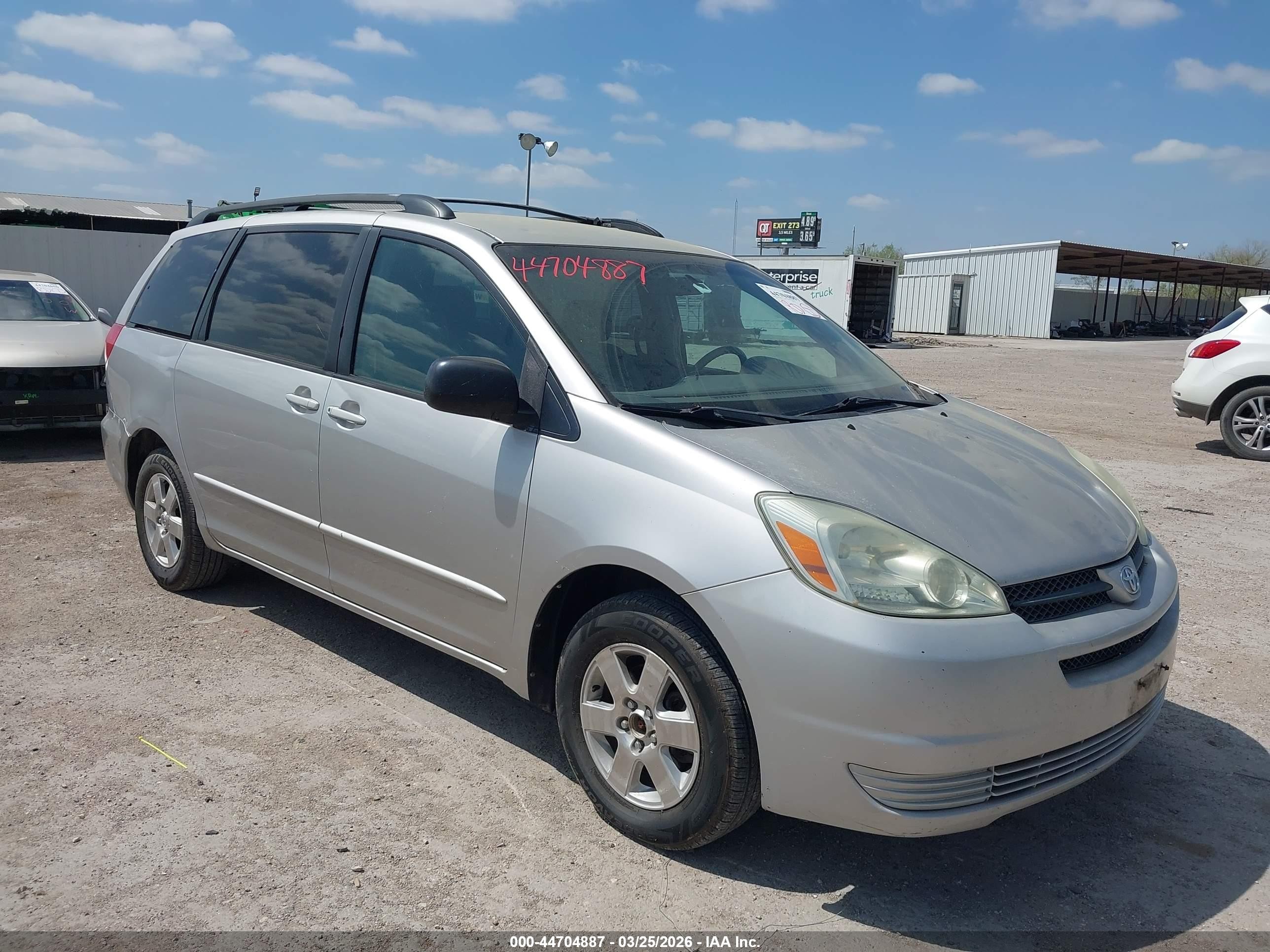 2004 Toyota Sienna LE, VIN 5TDZA23C34S048276 — Side