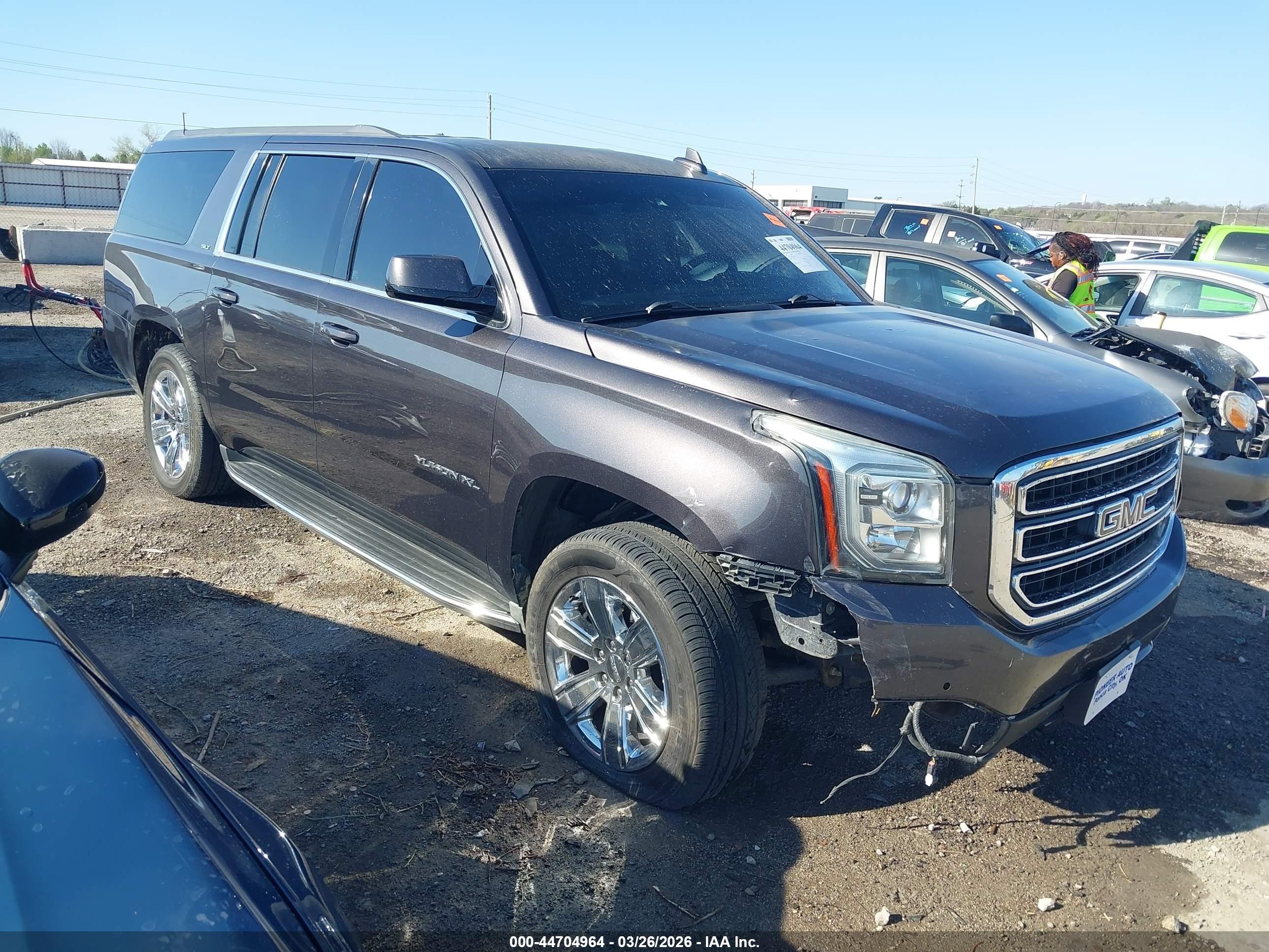 2016 GMC Yukon XL SLT, VIN 1GKS1GKC1GR447680 — Side